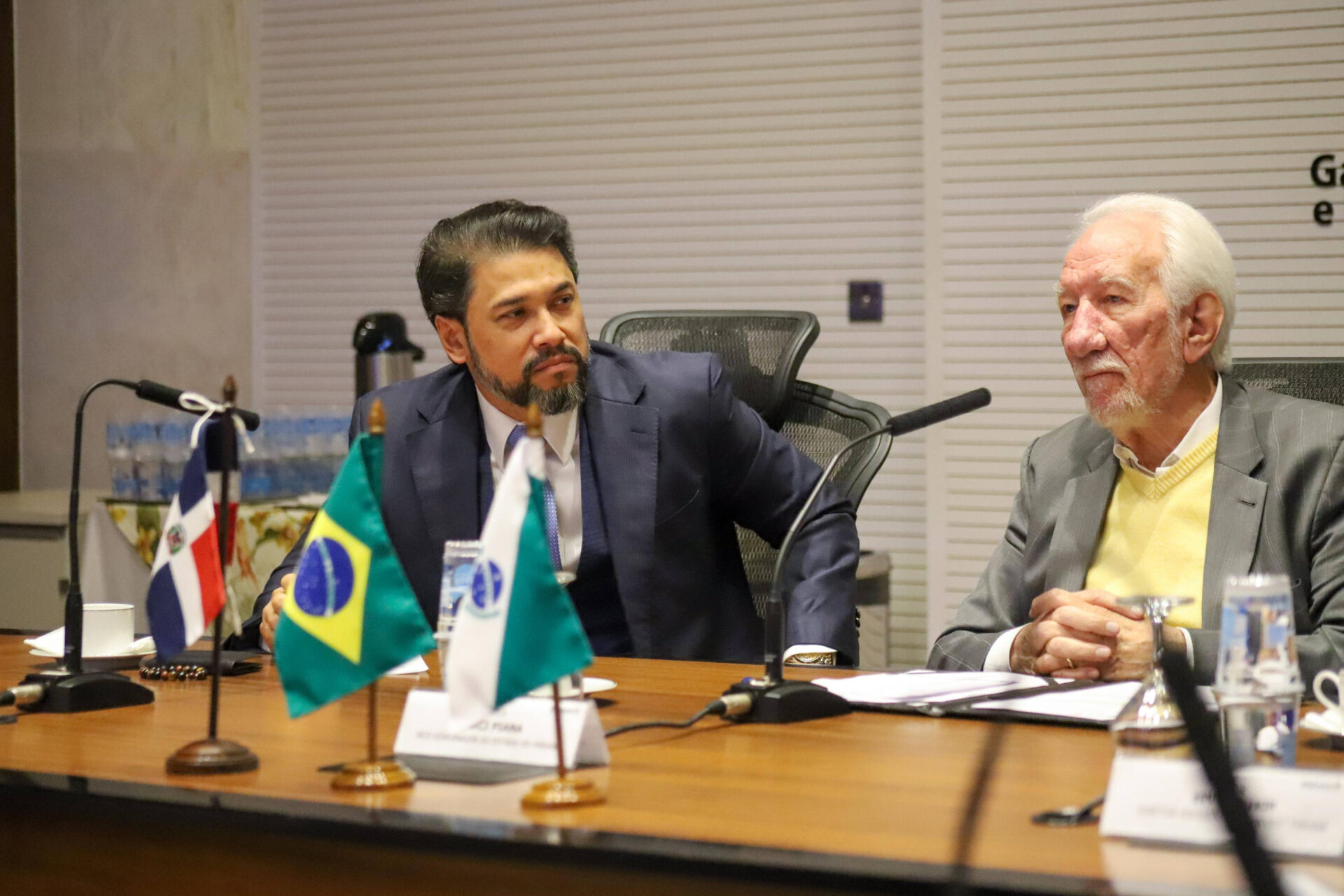 Angola e República Dominicana: Piana apresenta programas do Estado e prospecta parcerias