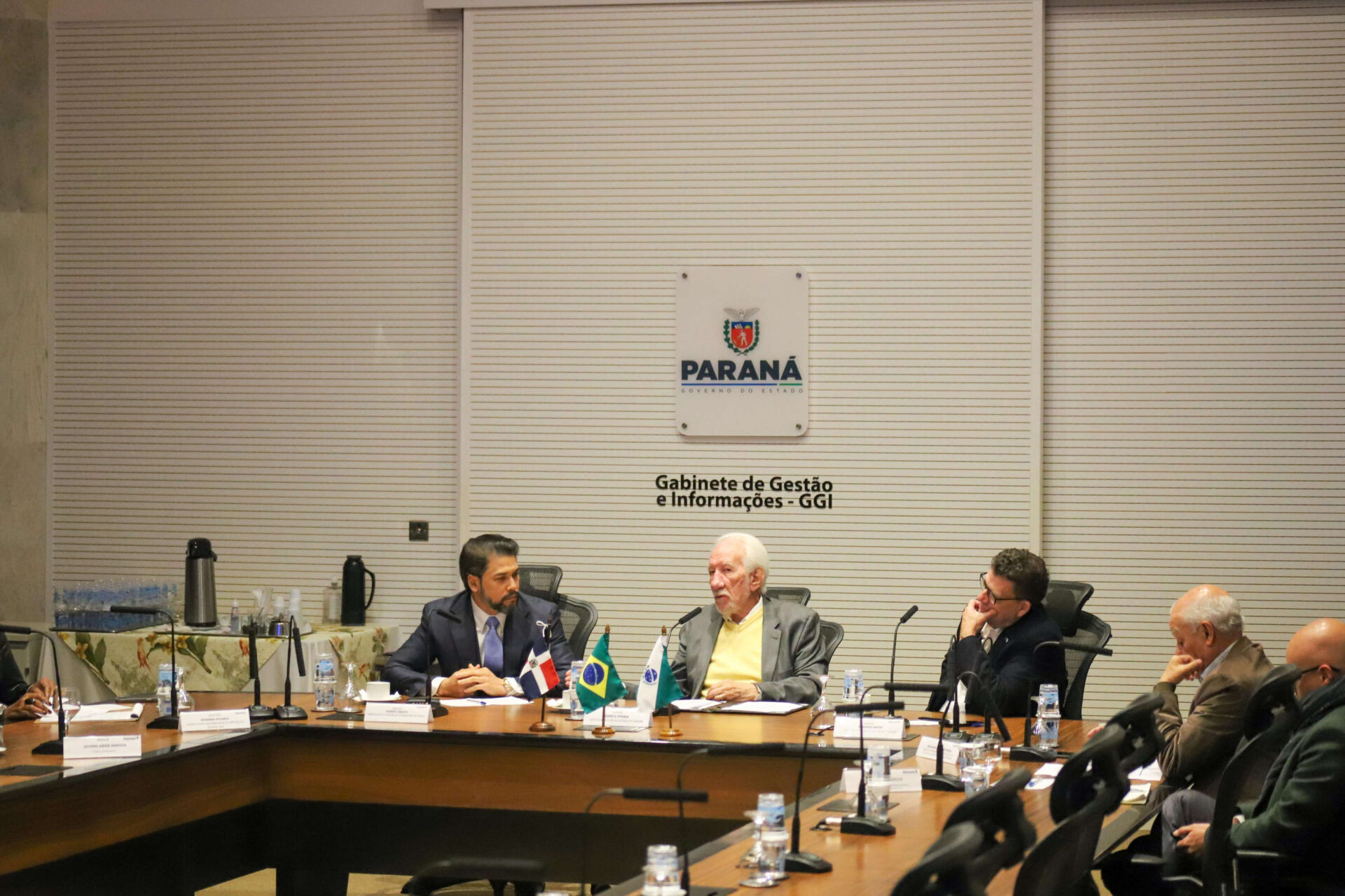 Angola e República Dominicana: Piana apresenta programas do Estado e prospecta parcerias
