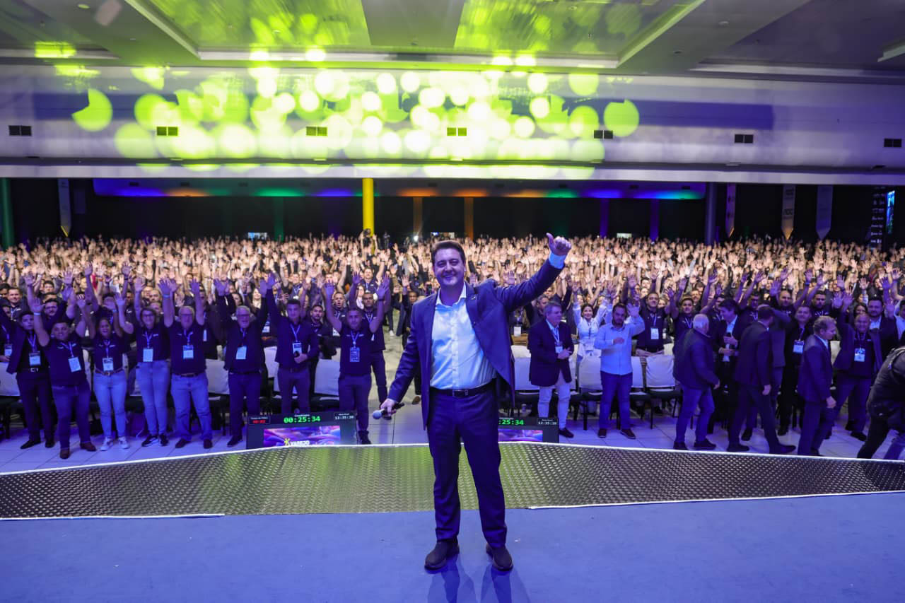 Governador apresenta avanços econômicos do Paraná durante Varejo Experience Brasil