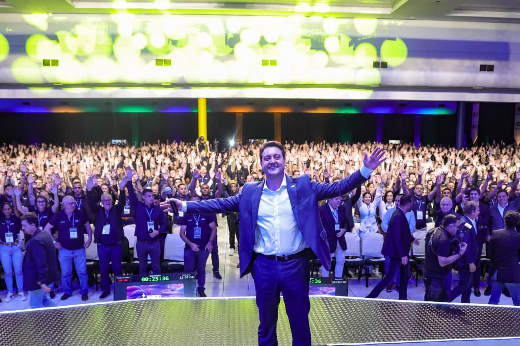 Governador apresenta avanços econômicos do Paraná durante Varejo Experience Brasil