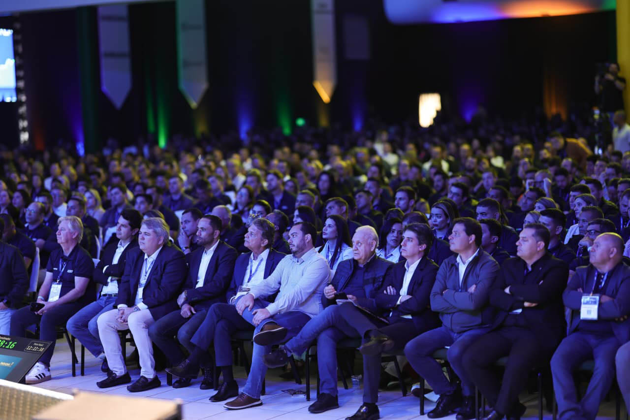 Governador apresenta avanços econômicos do Paraná durante Varejo Experience Brasil