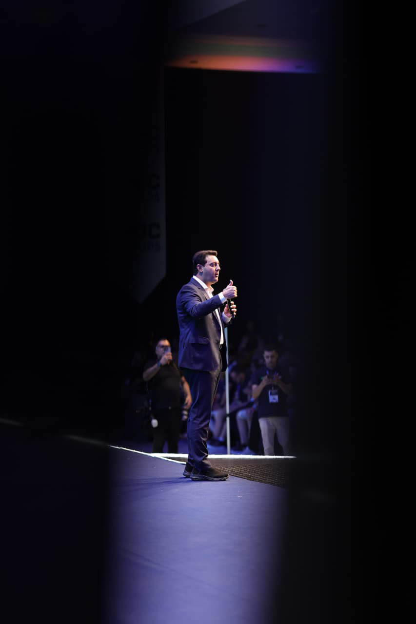 Governador apresenta avanços econômicos do Paraná durante Varejo Experience Brasil