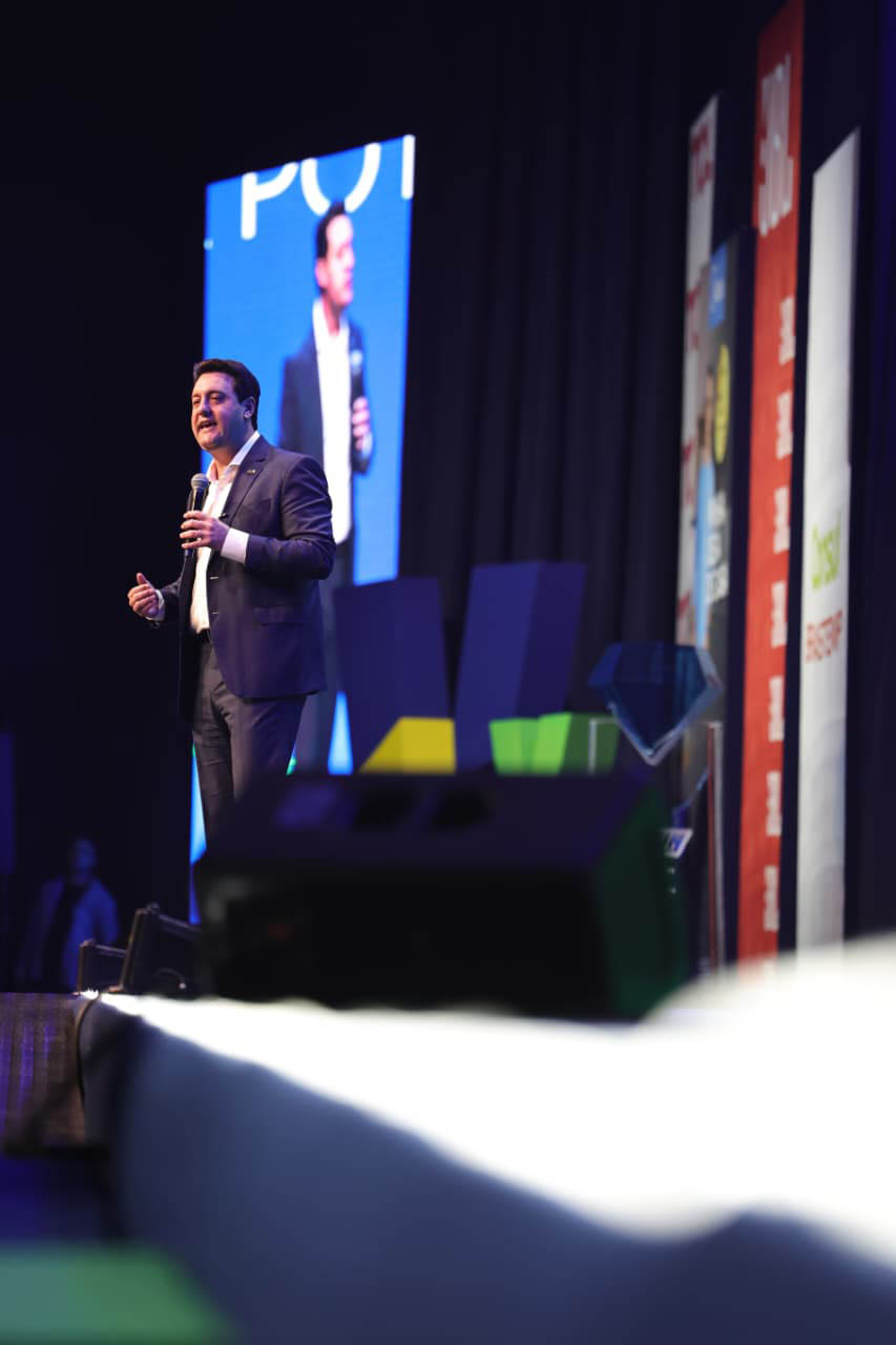 Governador apresenta avanços econômicos do Paraná durante Varejo Experience Brasil