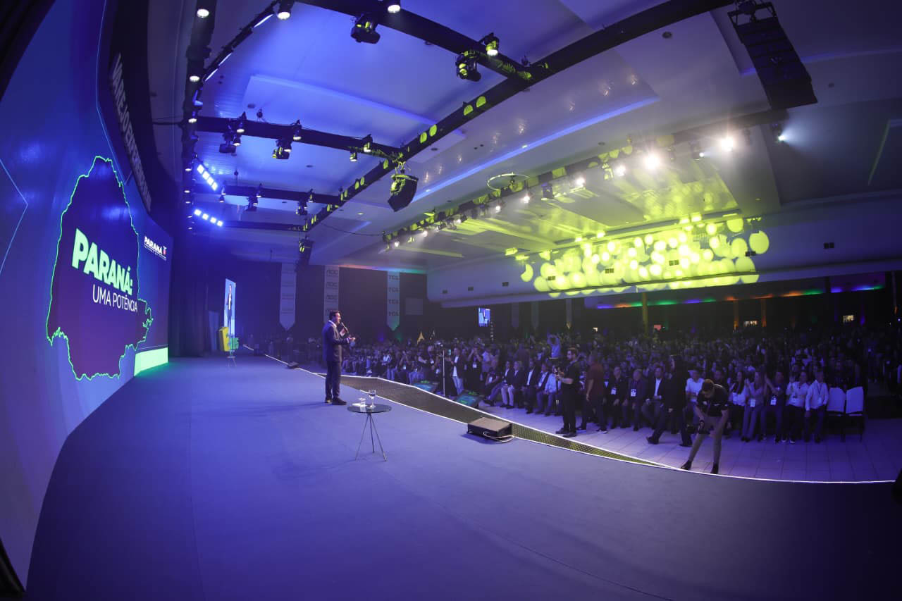 Governador apresenta avanços econômicos do Paraná durante Varejo Experience Brasil