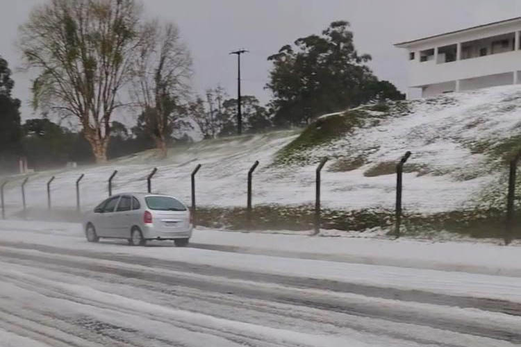 Levantamento aponta 600 casas danificadas pelo granizo em Castro nesta terça-feira