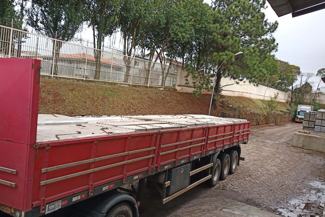 Defesa Civil encaminha 5,2 mil telhas para famílias afetadas por chuva de granizo em Castro