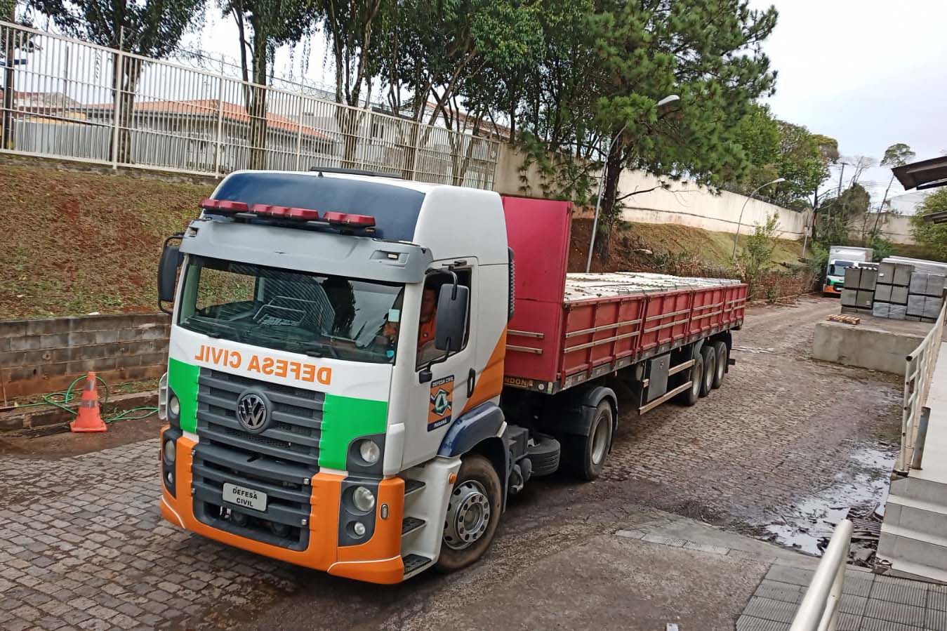 Defesa Civil encaminha 5,2 mil telhas para famílias afetadas por chuva de granizo em Castro
