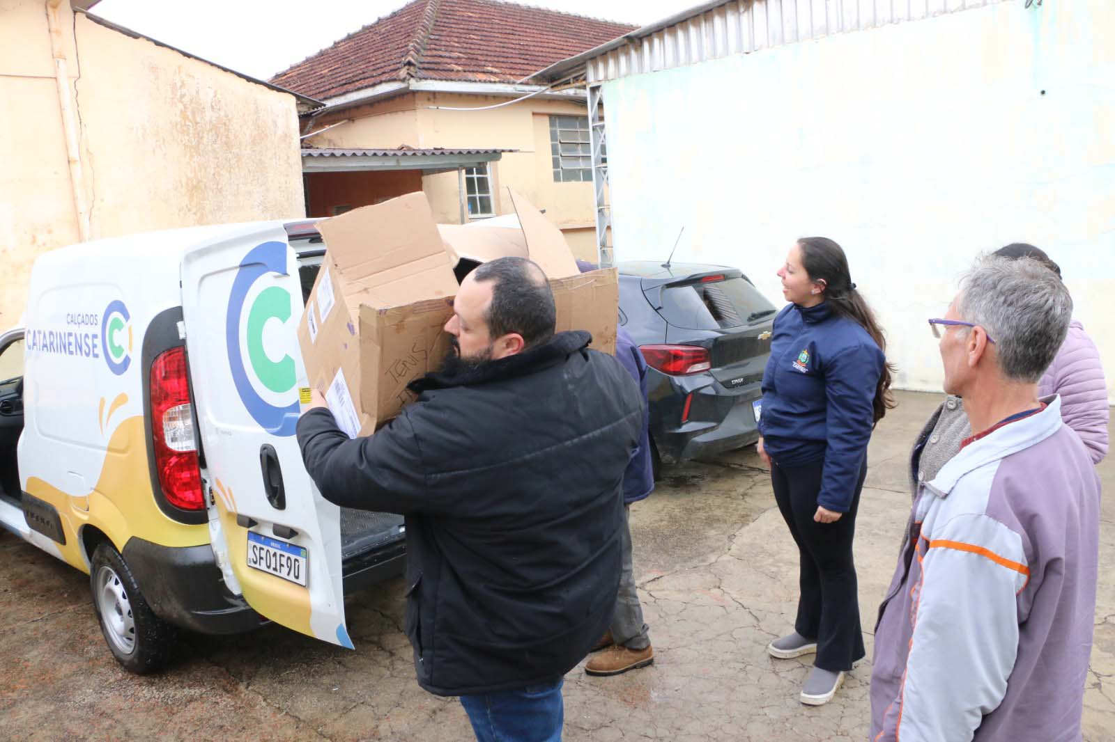 Defesa Civil encaminha 5,2 mil telhas para famílias afetadas por chuva de granizo em Castro