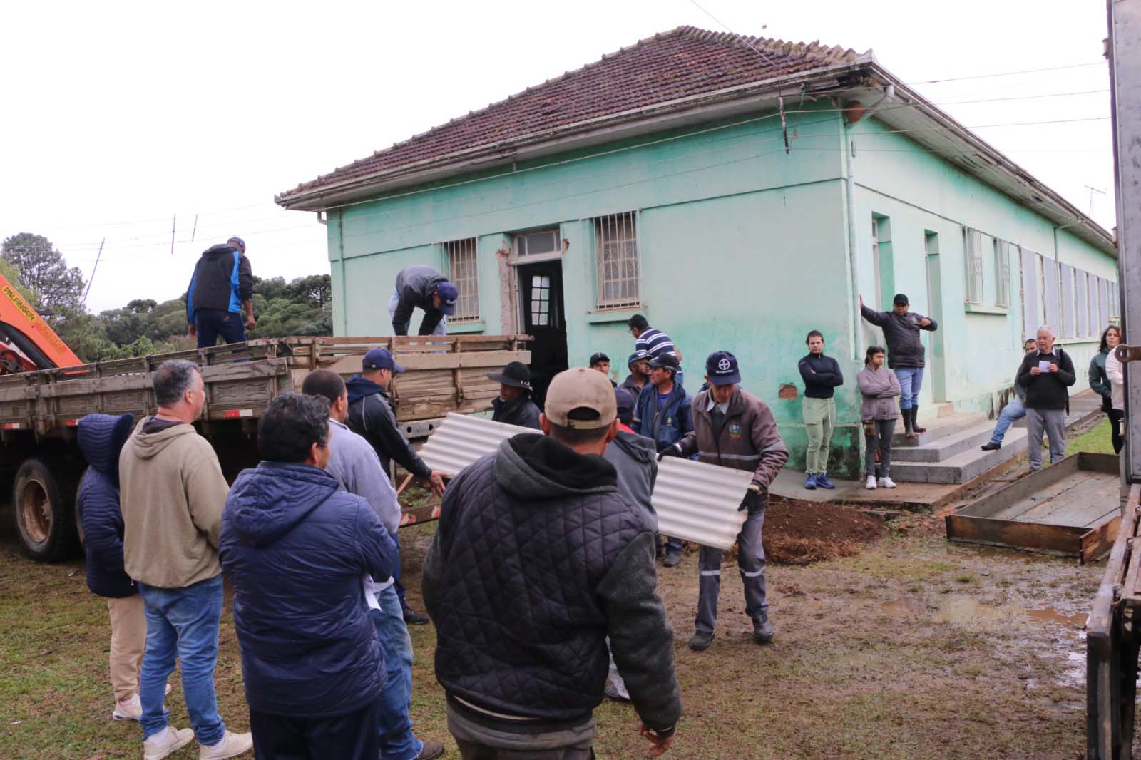 Defesa Civil encaminha 5,2 mil telhas para famílias afetadas por chuva de granizo em Castro