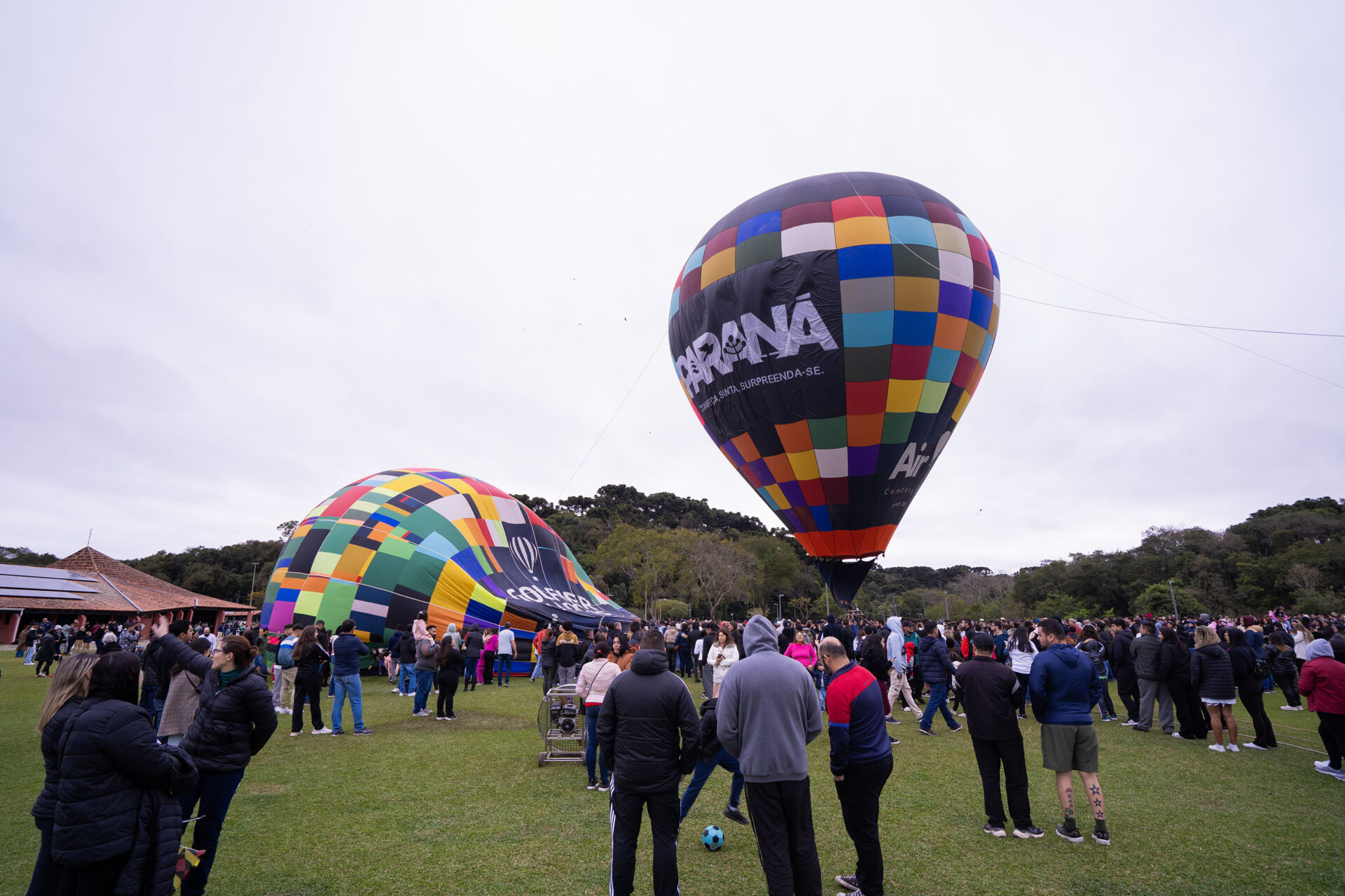 Balões no Parque Barigui encantam visitantes e convidam turistas para o Festival da Primavera