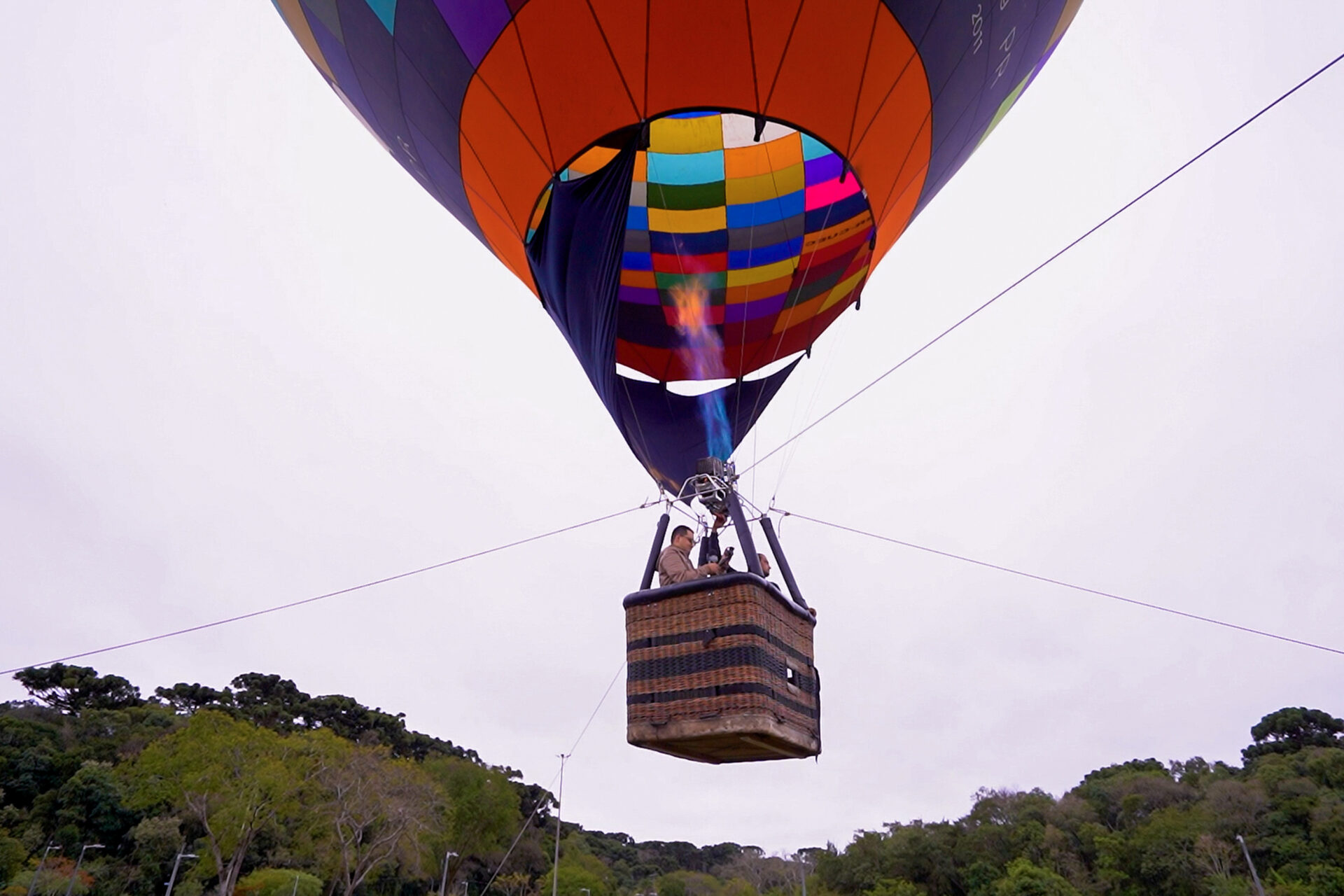 Balões no Parque Barigui encantam visitantes e convidam turistas para o Festival da Primavera