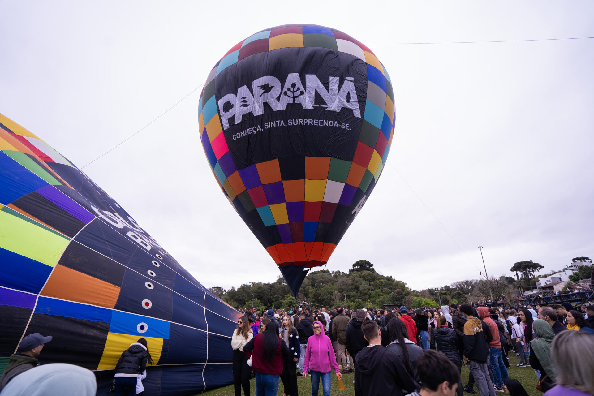 Balões no Parque Barigui encantam visitantes e convidam turistas para o Festival da Primavera