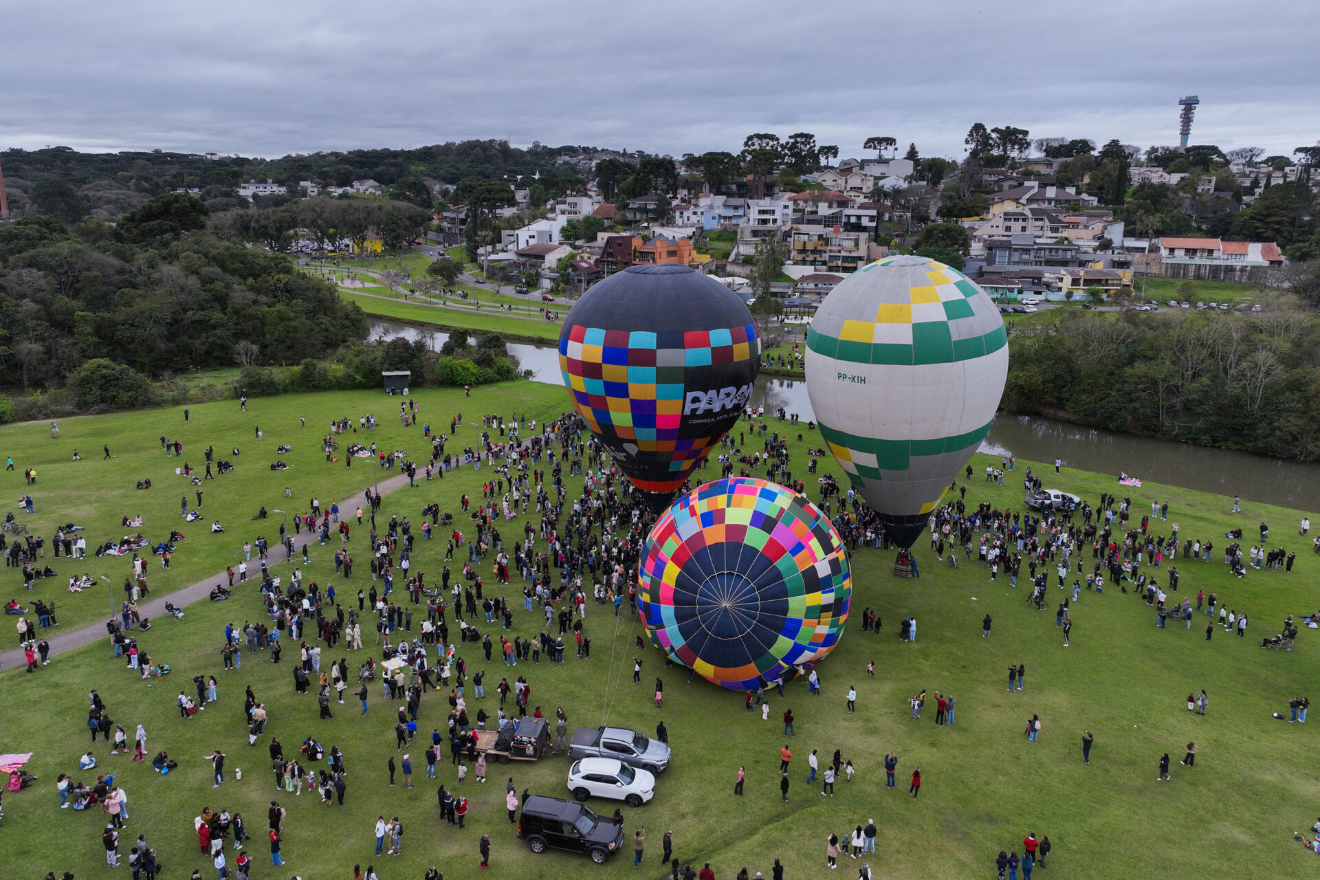 Balões no Parque Barigui encantam visitantes e convidam turistas para o Festival da Primavera