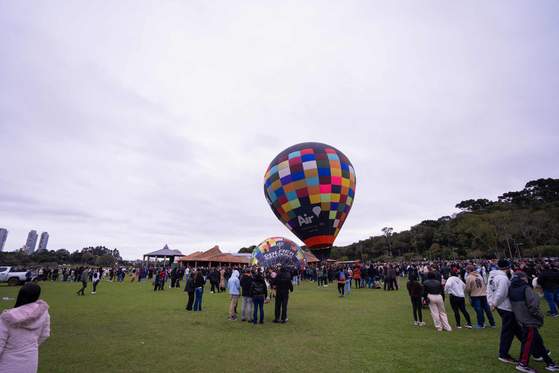 Balões no Parque Barigui encantam visitantes e convidam turistas para o Festival da Primavera
