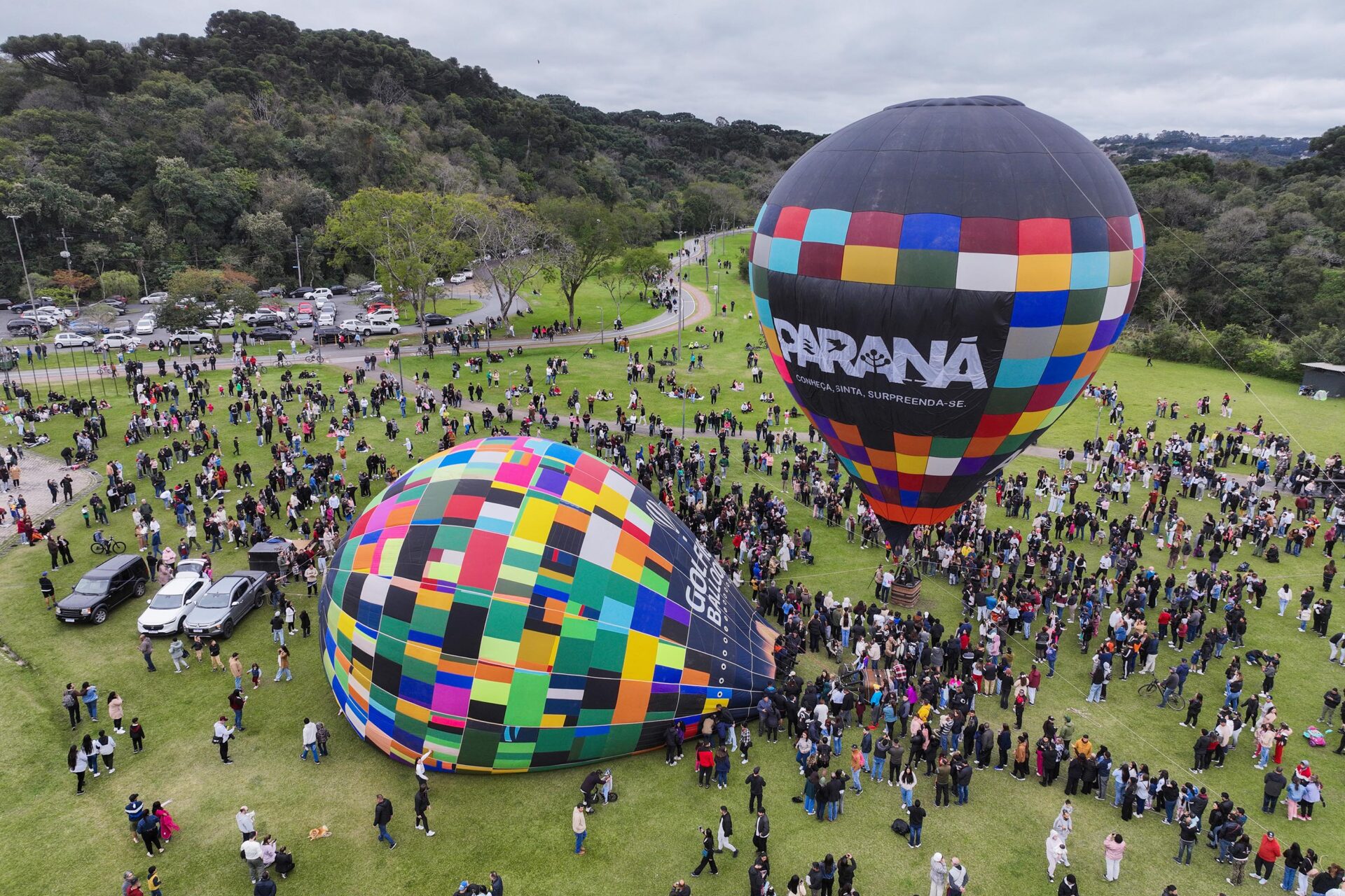 Balões no Parque Barigui encantam visitantes e convidam turistas para o Festival da Primavera