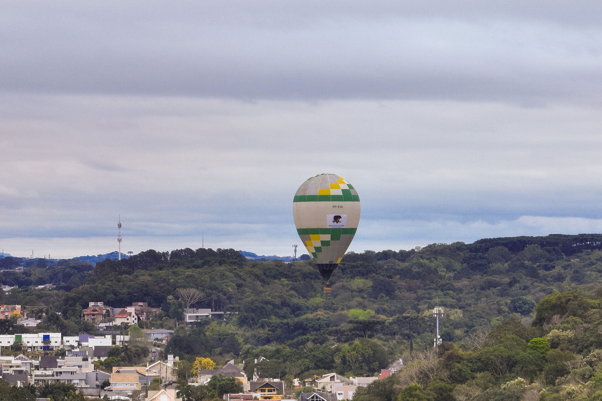 Balões no Parque Barigui encantam visitantes e convidam turistas para o Festival da Primavera