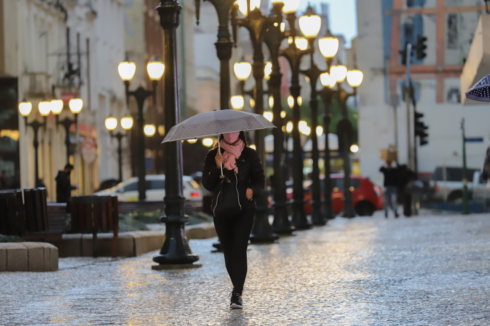 Chuva e queda de temperatura: chegada de frente fria muda o tempo na metade Sul do Paraná