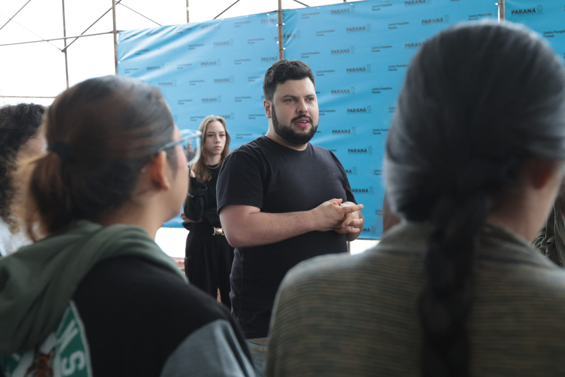 Futuros arquitetos conhecem as técnicas que serão usadas na construção do Pompidou Paraná