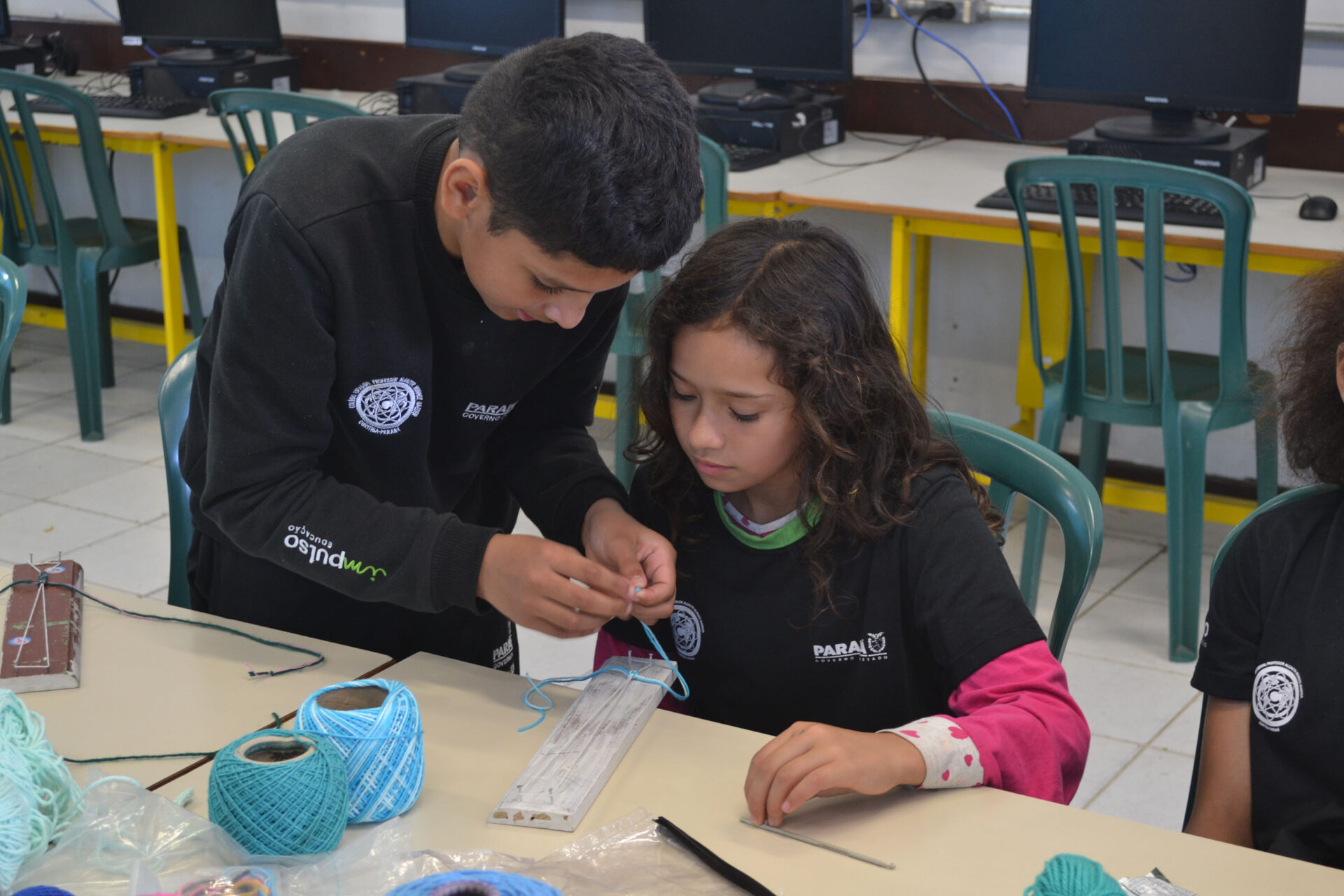 Colégios do programa Parceiro da Escola promovem aulas de crochê e estimulam concentração