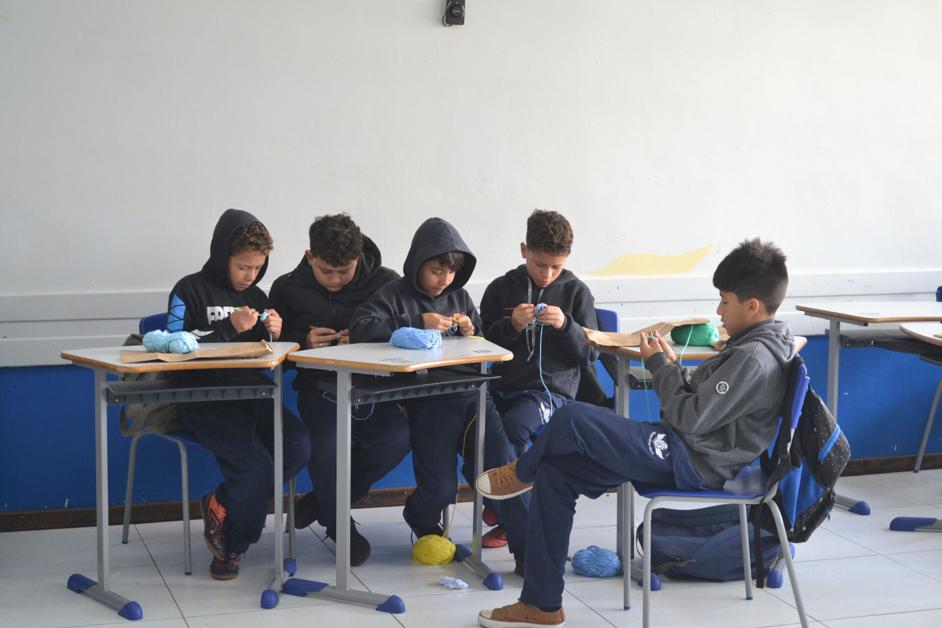 Colégios do programa Parceiro da Escola promovem aulas de crochê e estimulam concentração
