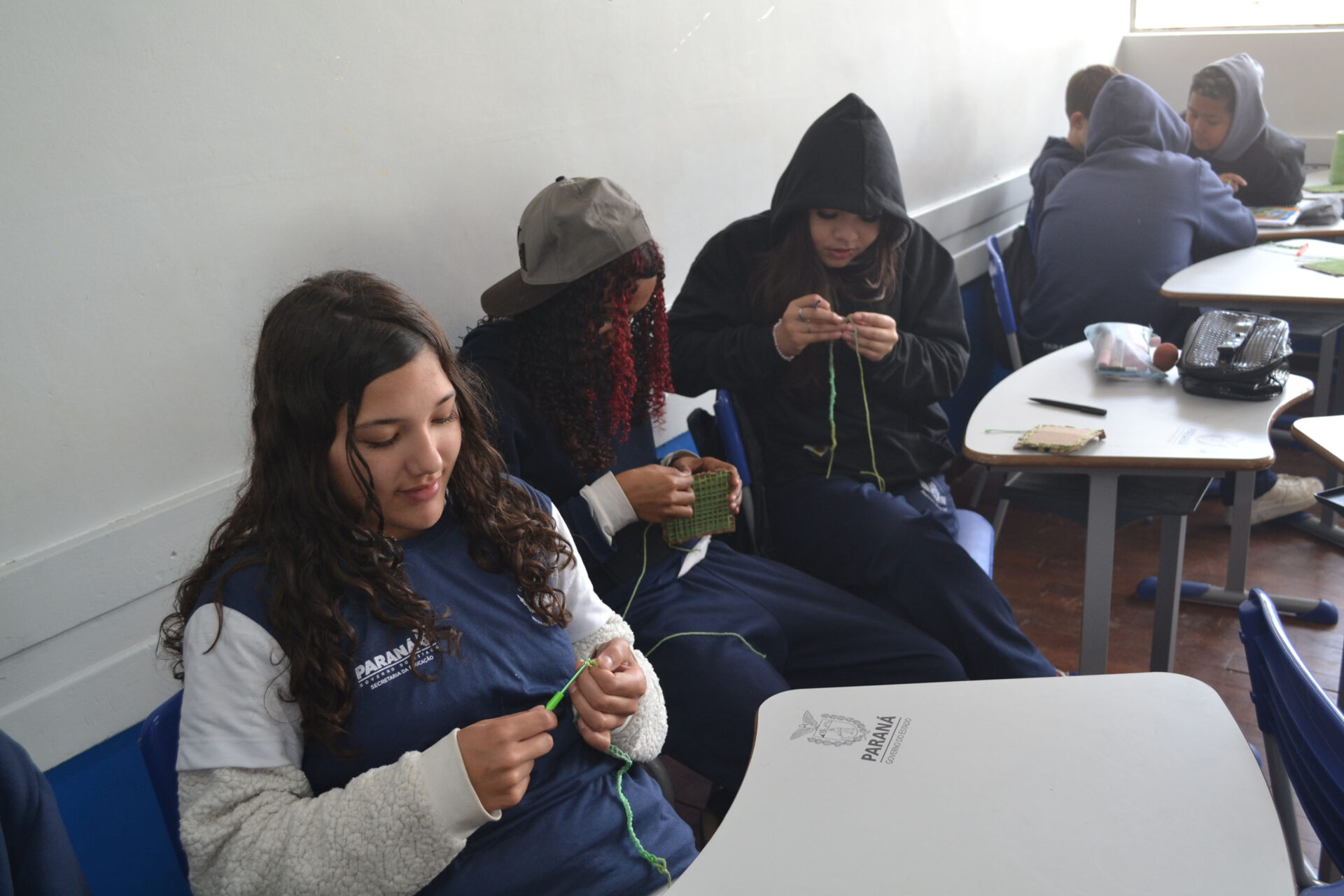 Colégios do programa Parceiro da Escola promovem aulas de crochê e estimulam concentração