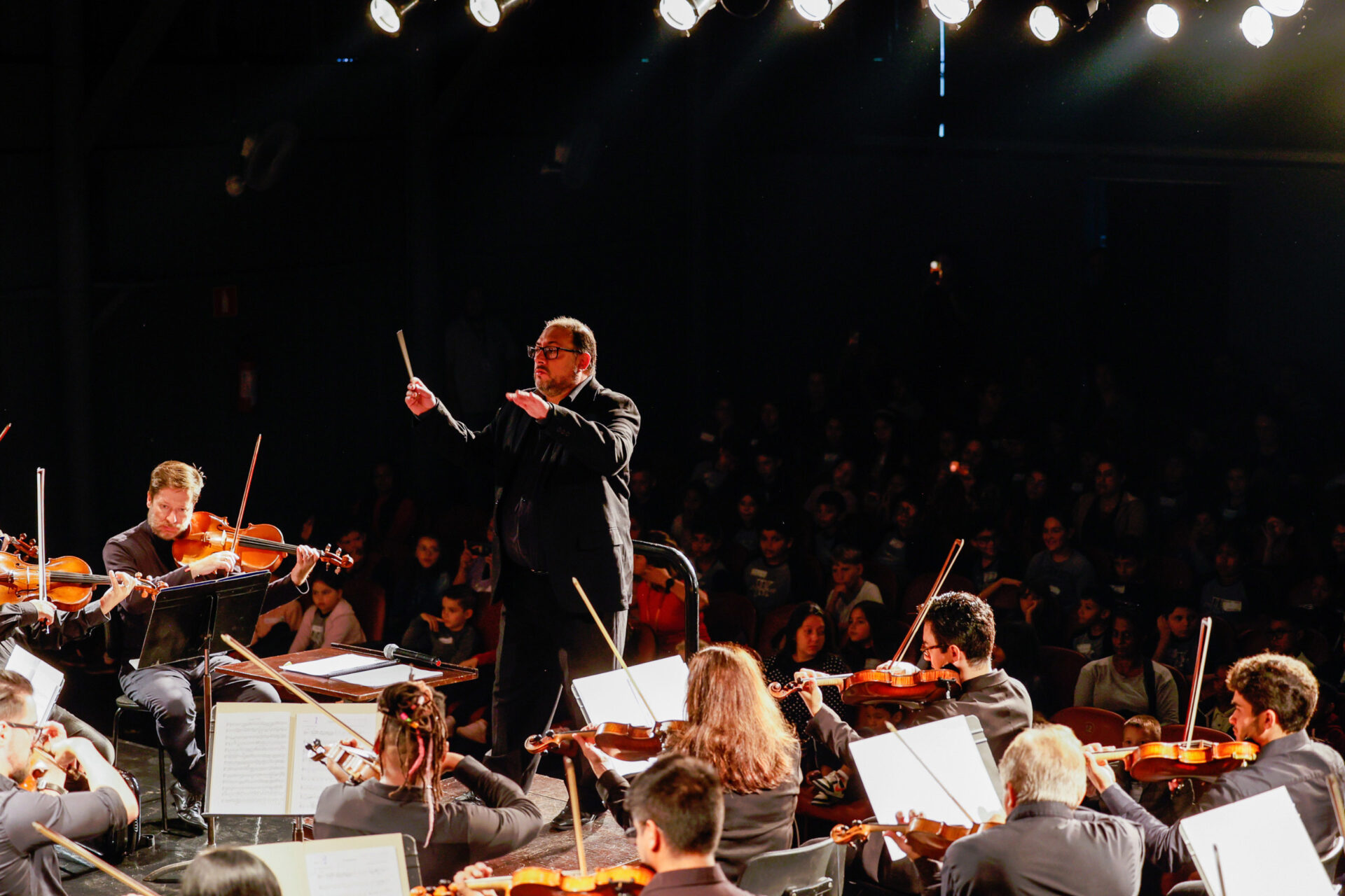 Orquestra no MON, peça internacional e trilhas sonoras no MIS-PR são destaques culturais da semana