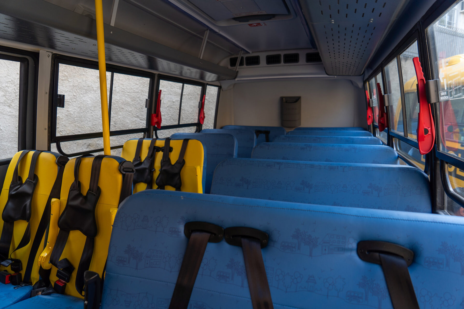 Governo entrega novos ônibus a colégios agrícolas para atividades práticas dos alunos