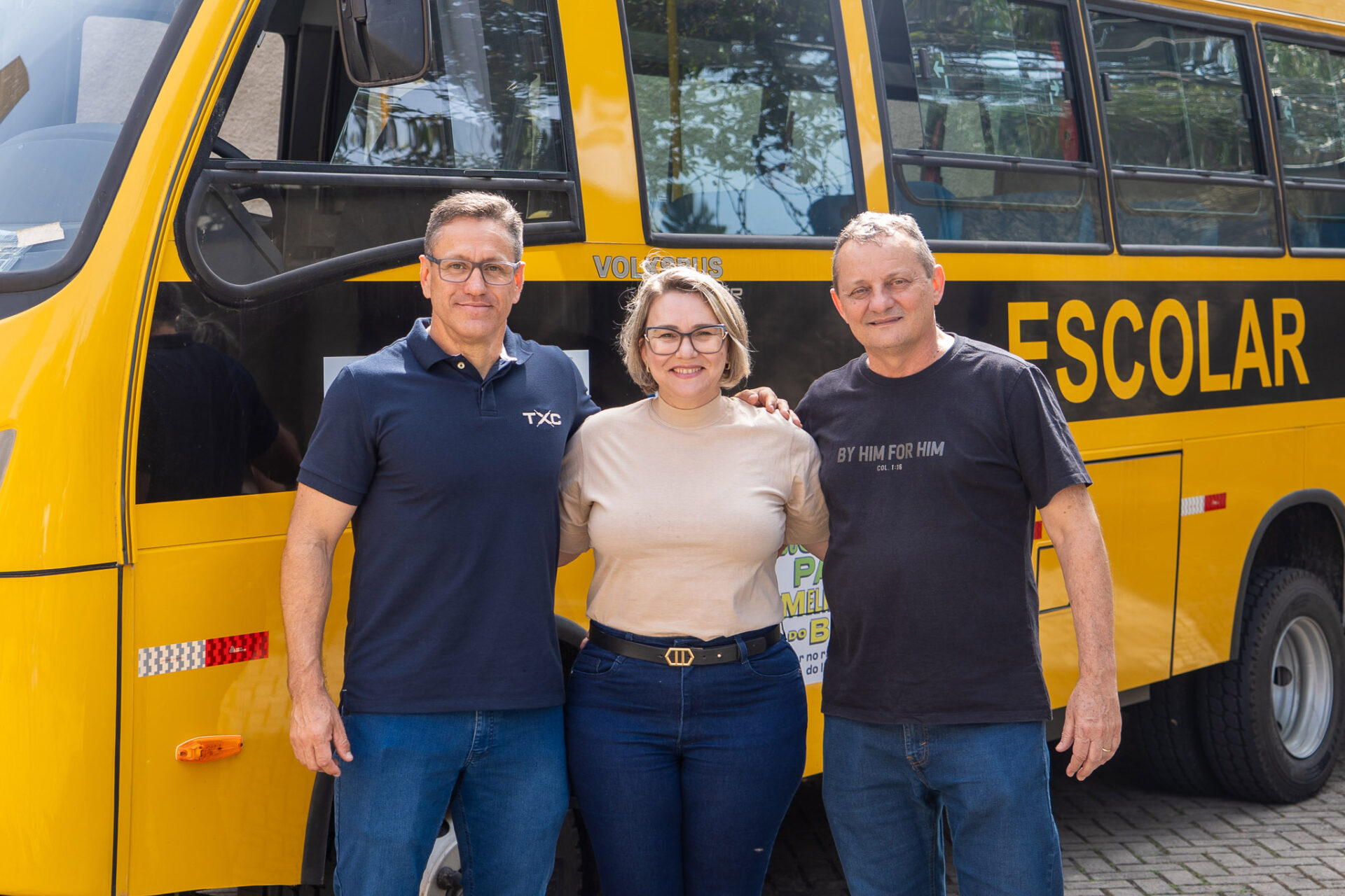 Governo entrega novos ônibus a colégios agrícolas para atividades práticas dos alunos