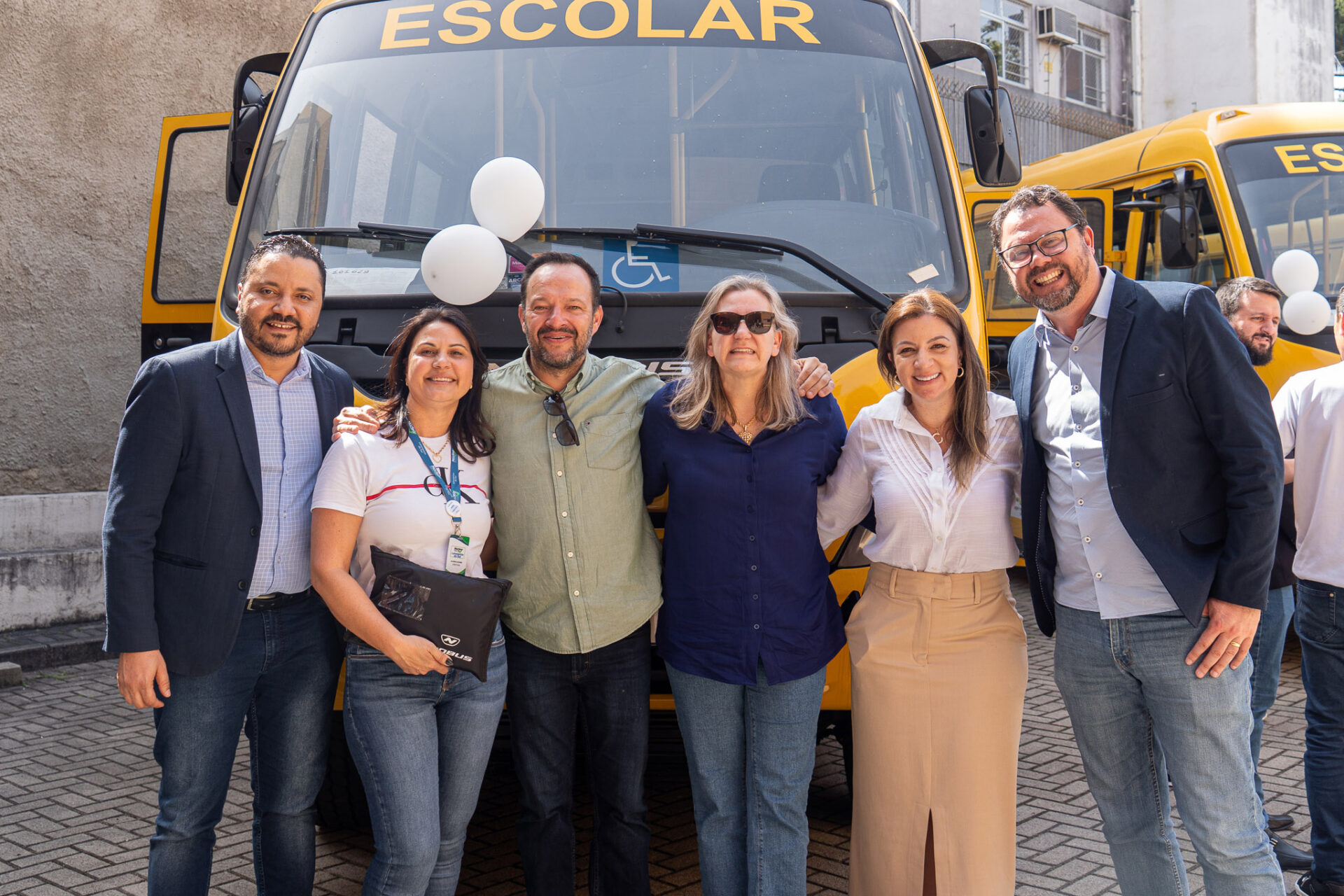 Governo entrega novos ônibus a colégios agrícolas para atividades práticas dos alunos