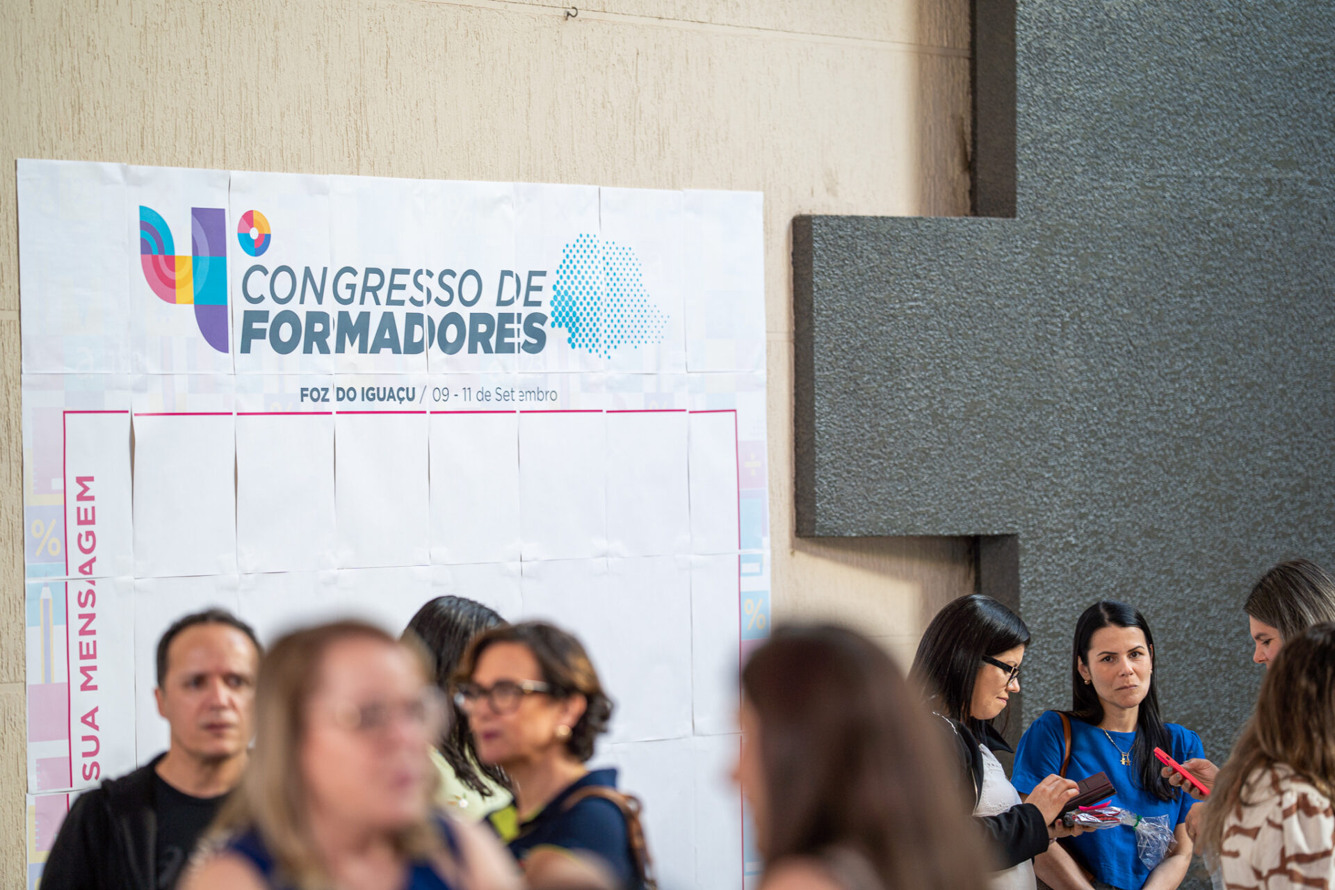 Estado reúne 800 professores para discutir expansão da formação continuada