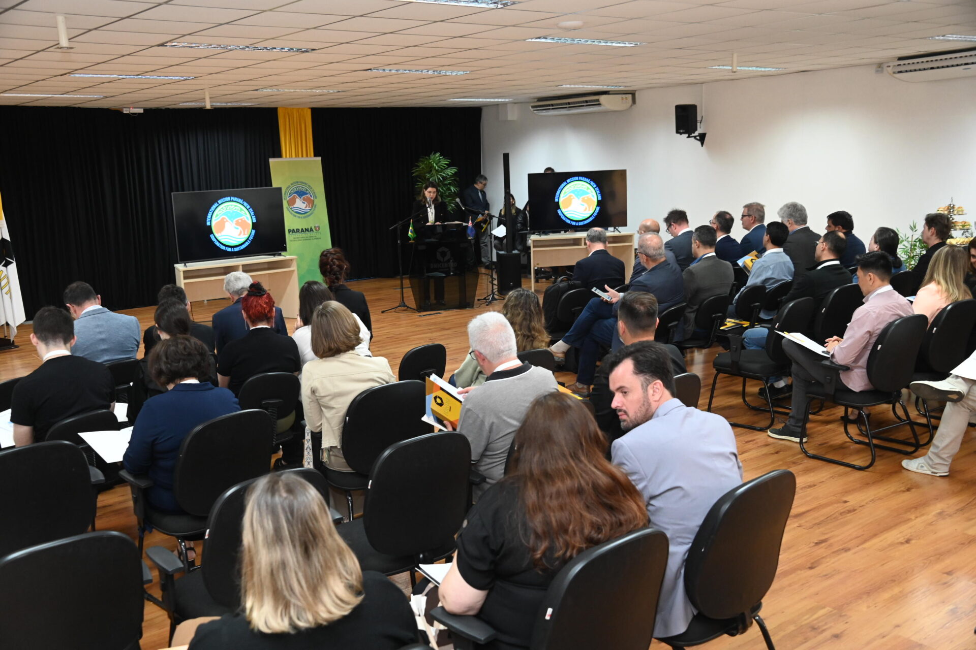 Missão da Nova Zelândia visita universidades estaduais do Paraná em busca de parcerias