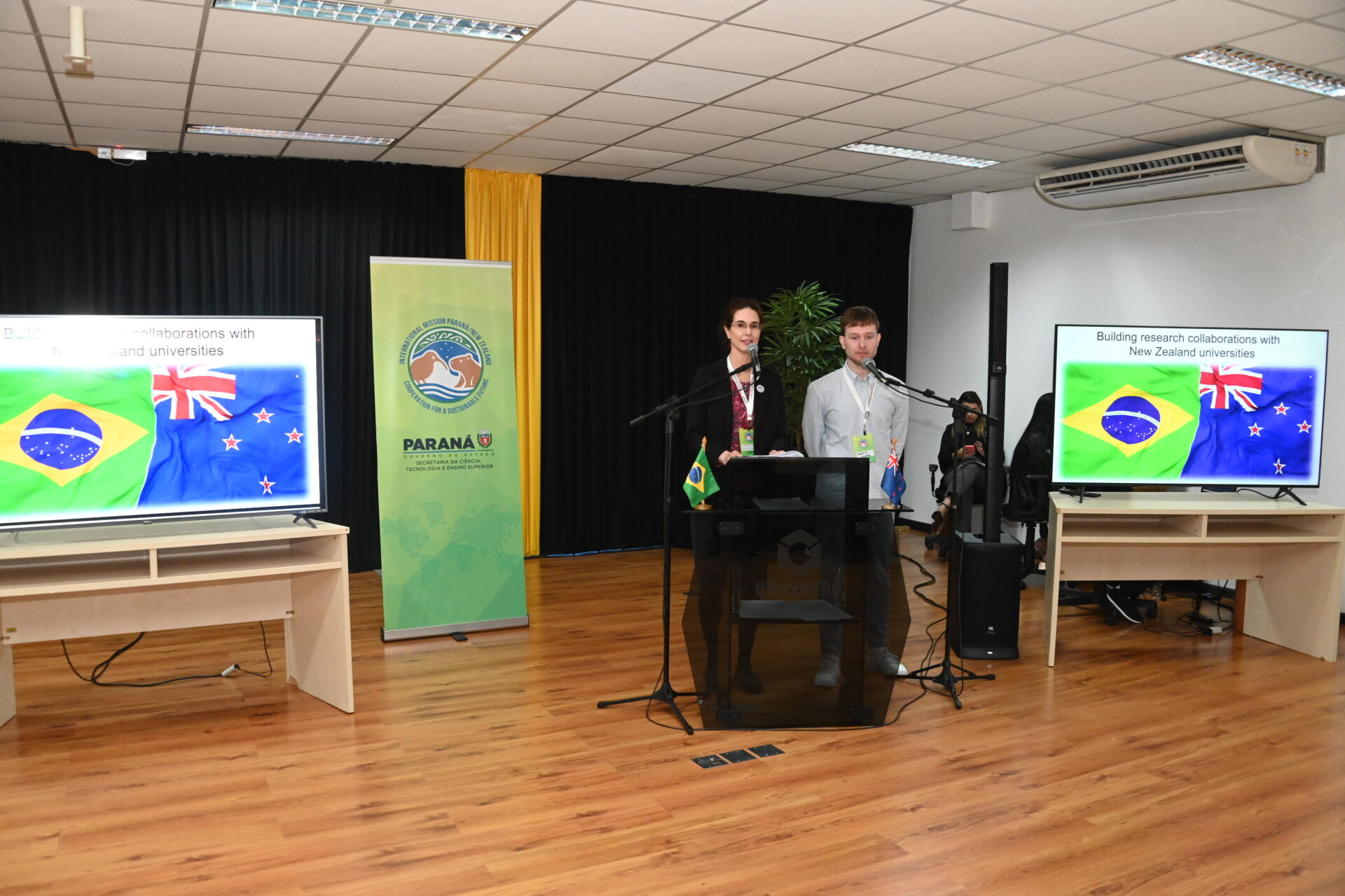 Missão da Nova Zelândia visita universidades estaduais do Paraná em busca de parcerias
