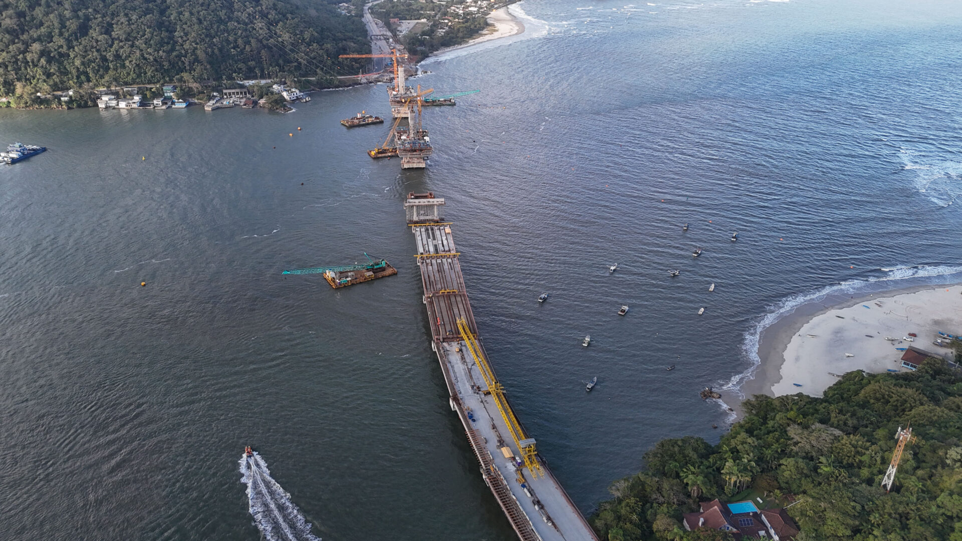 Ponte de Guaratuba alcança 73% de execução e avança nos acessos e trecho estaiado