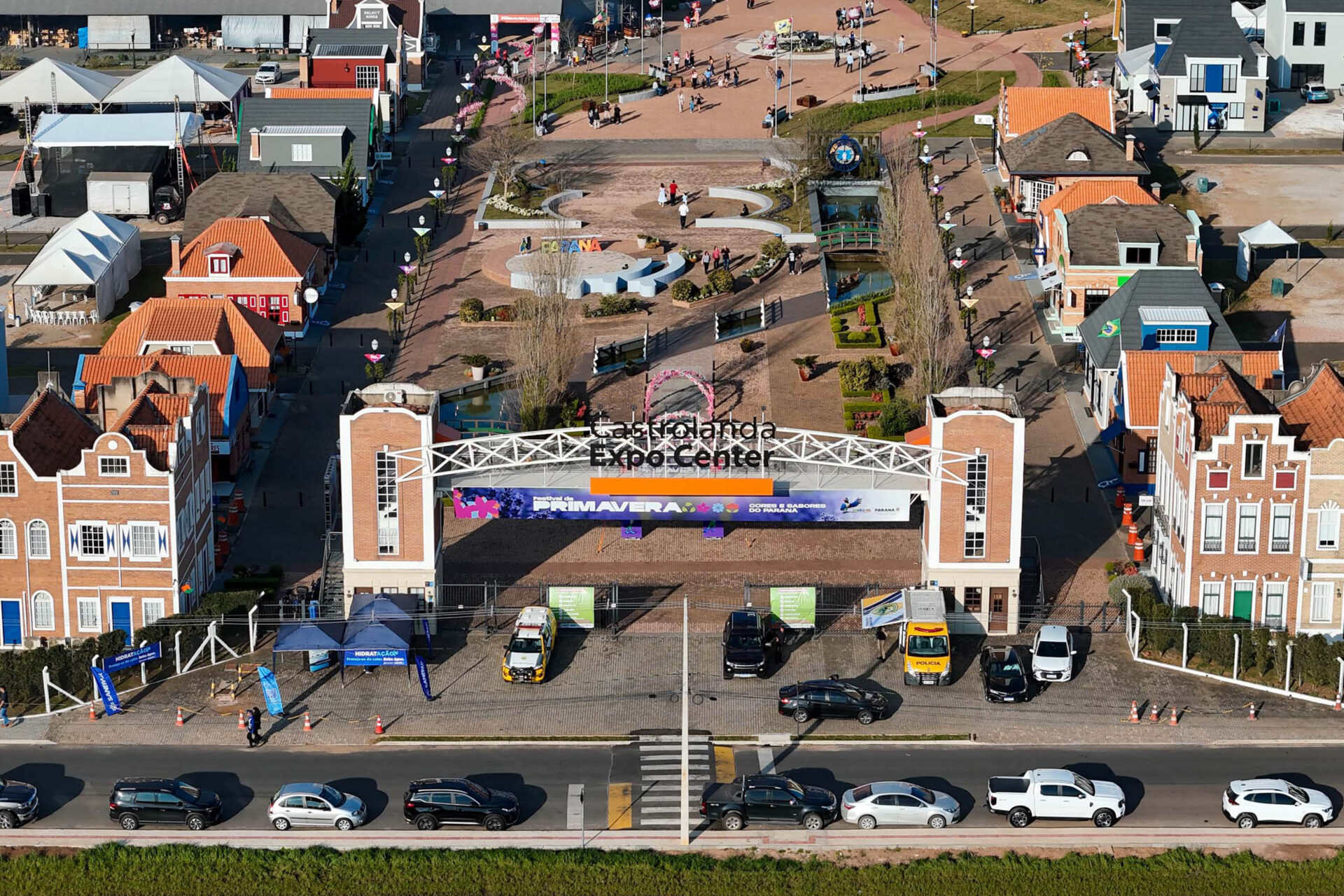 Com balões colorindo o céu, Castro dá as boas-vindas ao Festival da Primavera