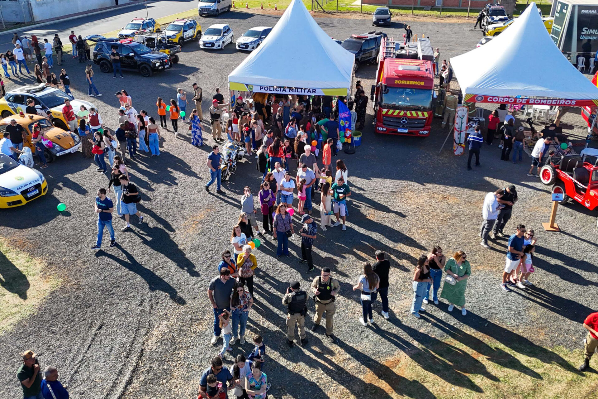 Comida boa, atrações e apresentação com chamas divertem no Festival da Primavera