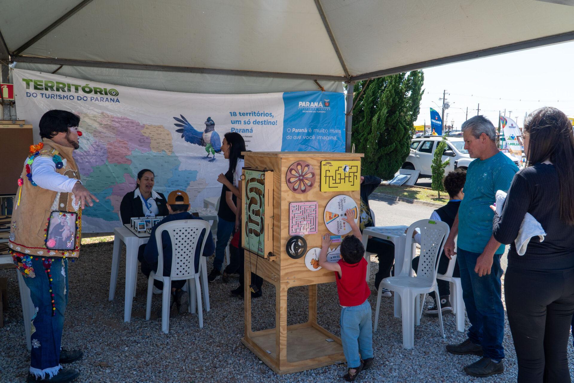 Atrações para toda família: Festival da Primavera agita Castro; evento segue domingo