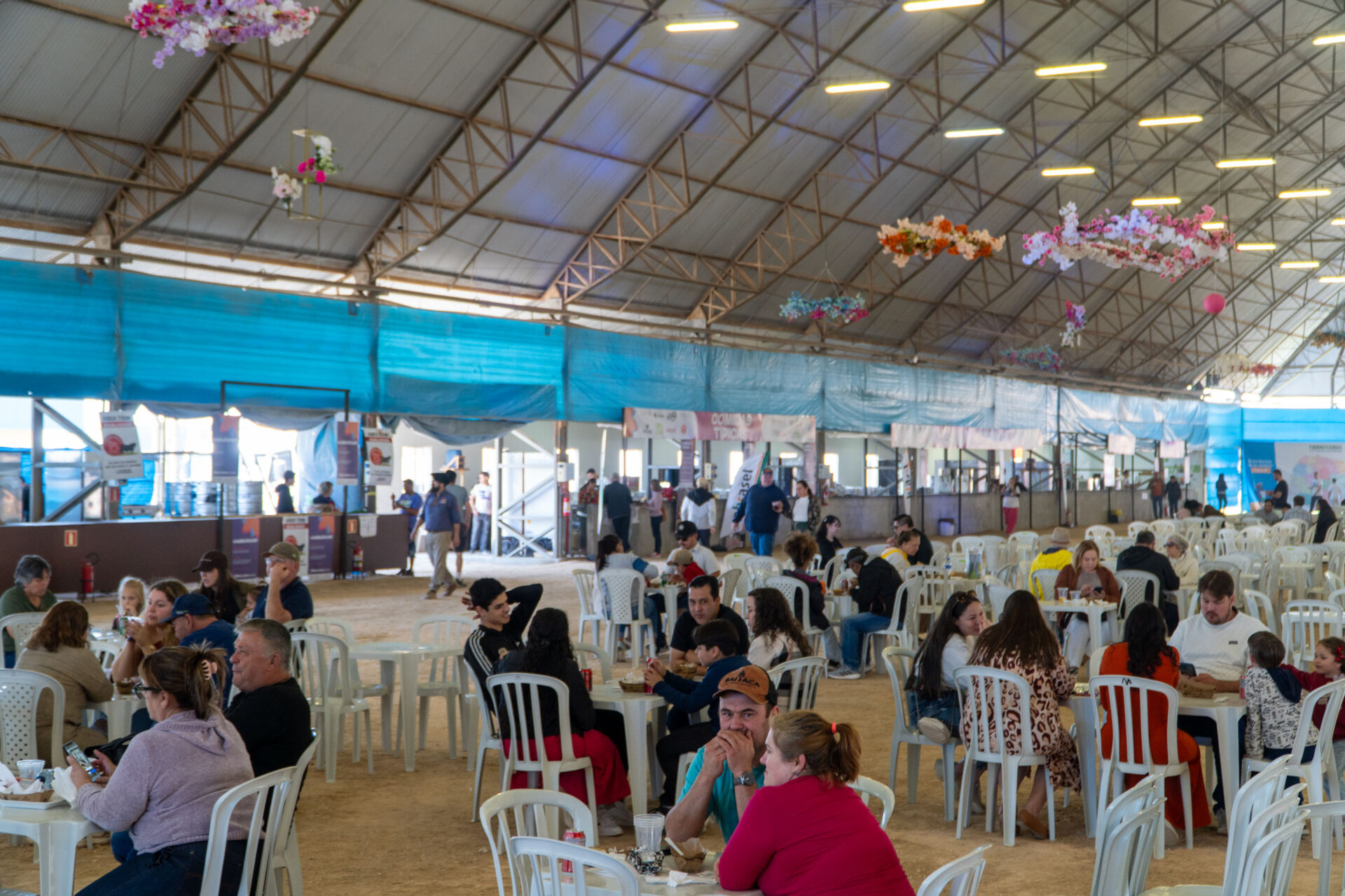 Atrações para toda família: Festival da Primavera agita Castro; evento segue domingo
