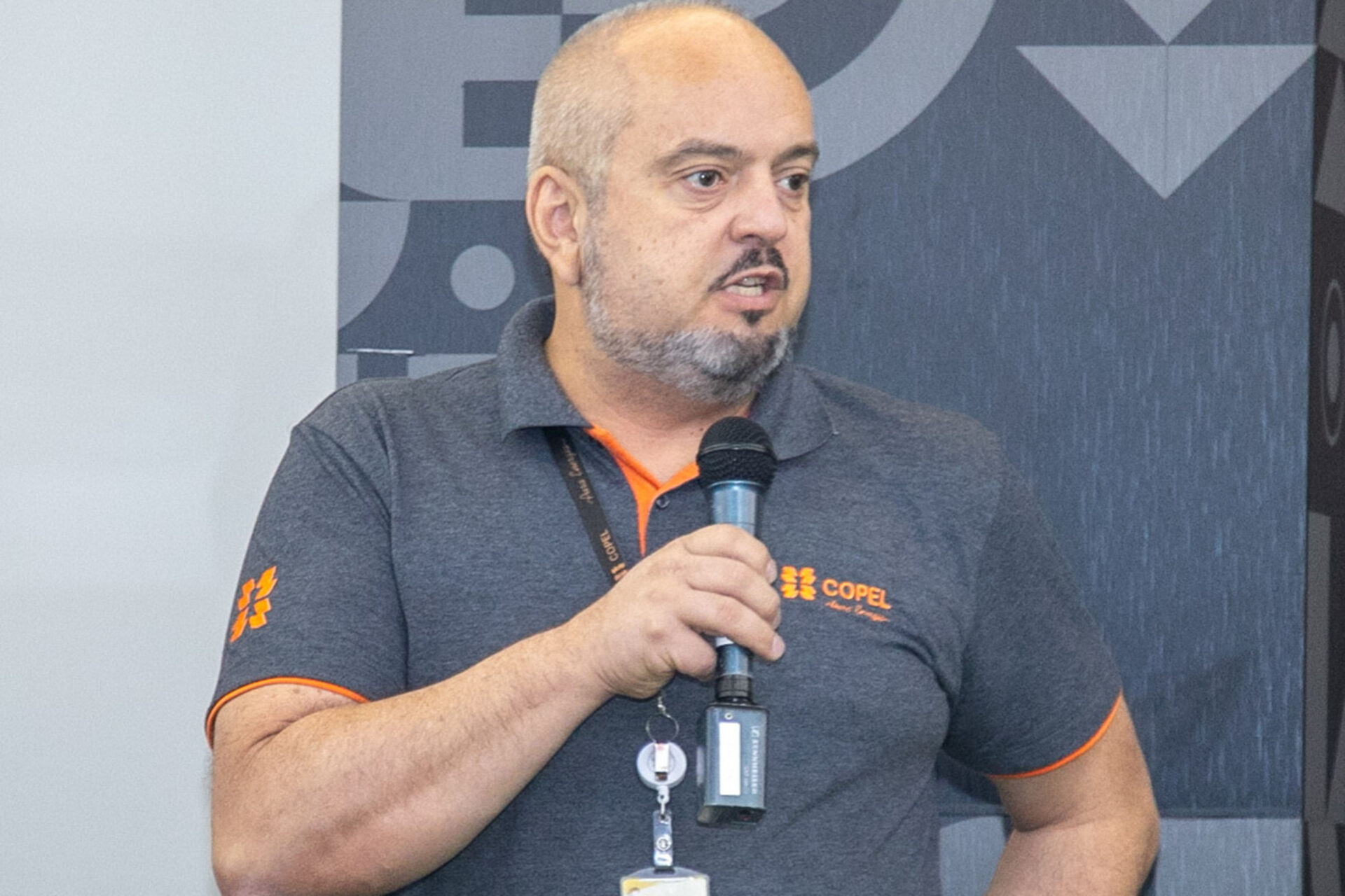 Copel reúne empresas de telecom para orientar sobre segurança e cabos nos postes
