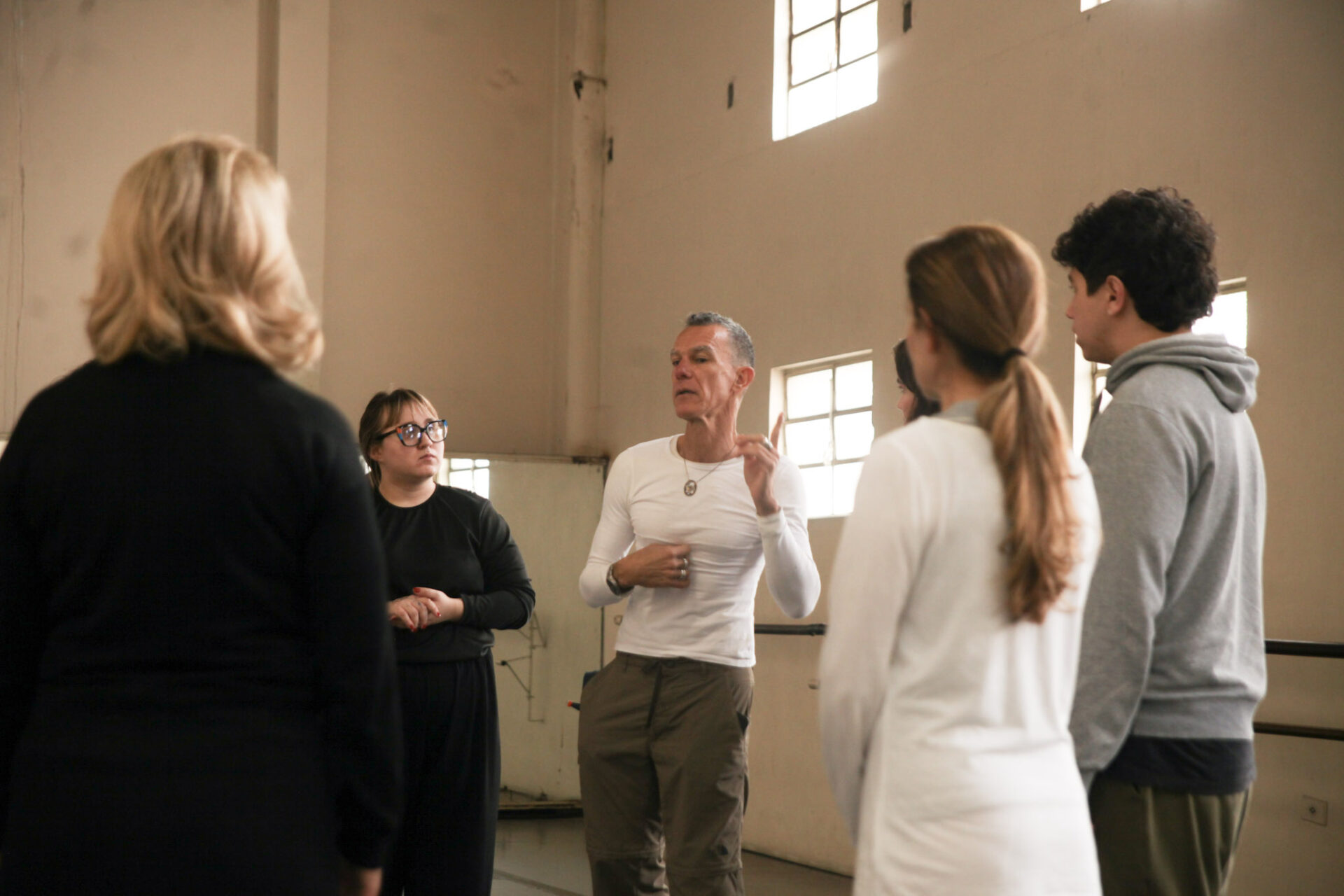 Consciência corporal: Teatro Guaíra abre inscrições para curso gratuito em Arapongas