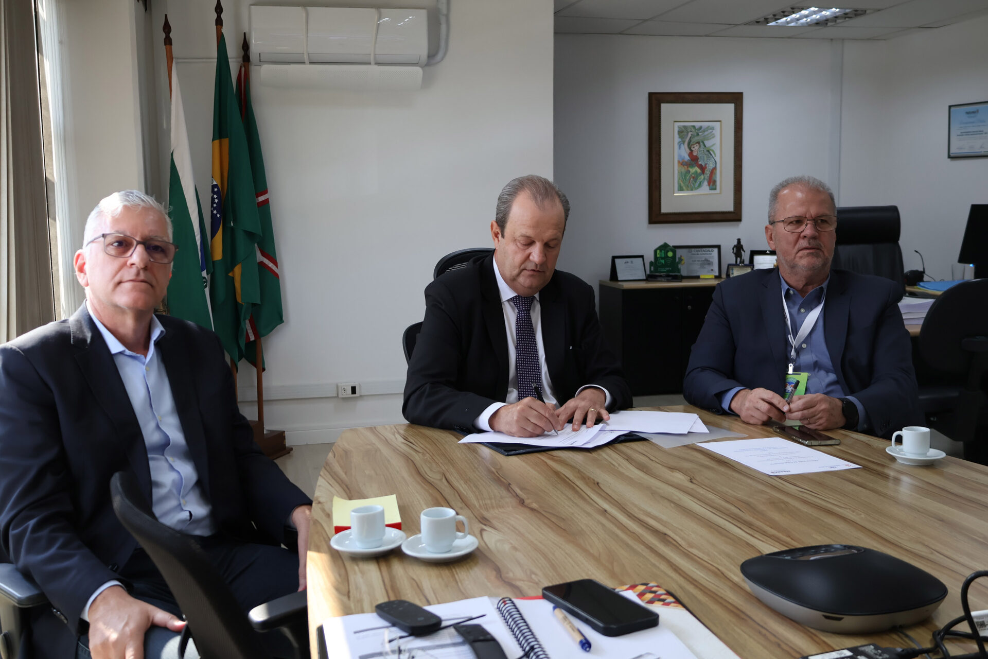 Governo firma parceria internacional para ofertar cursos de qualificação em 19 áreas