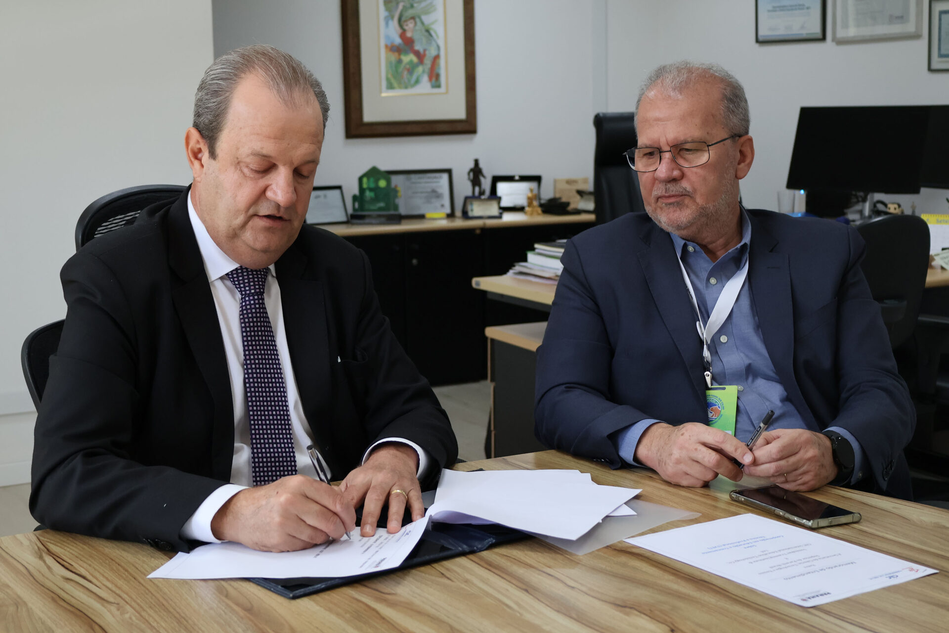 Governo firma parceria internacional para ofertar cursos de qualificação em 19 áreas