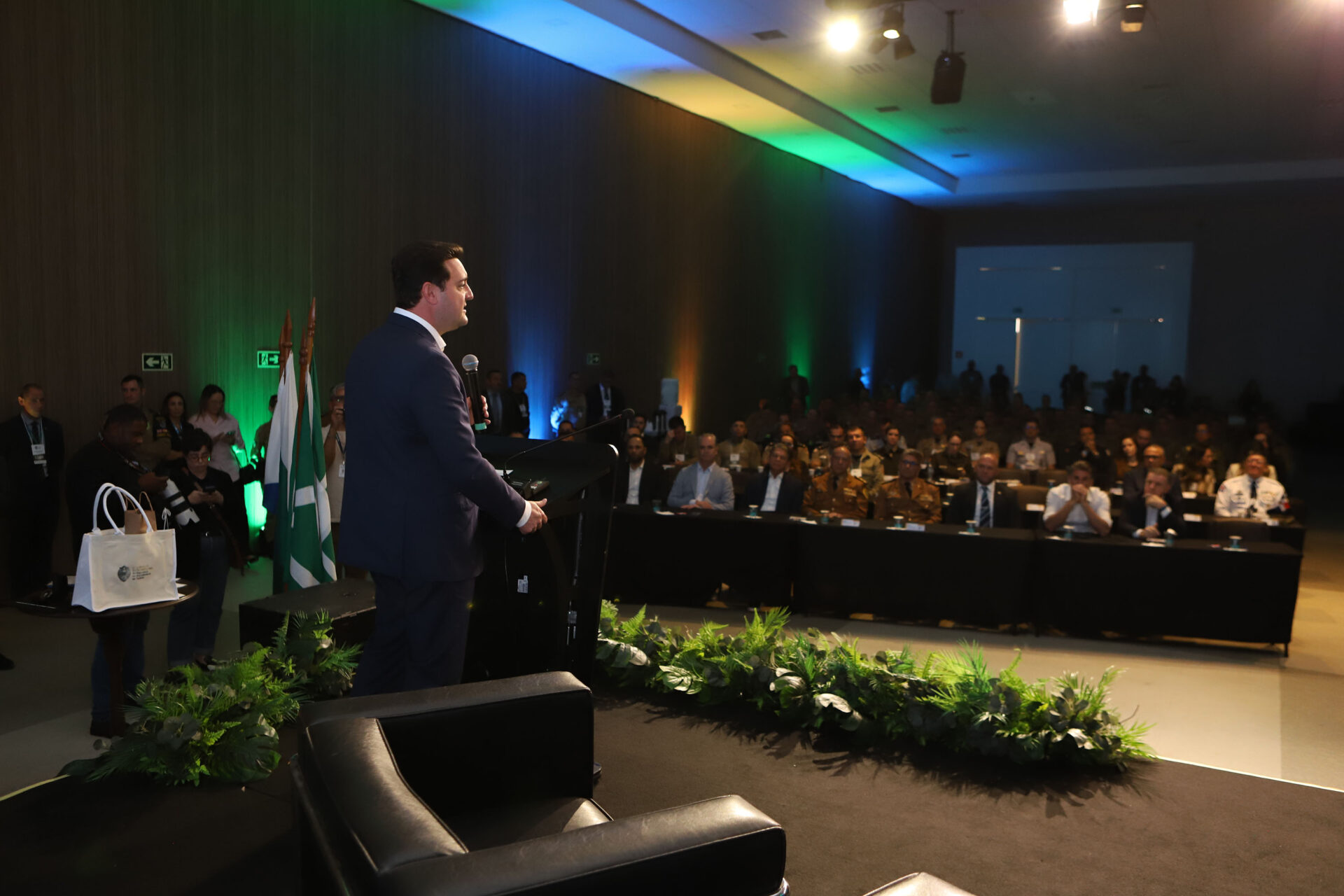 Encontro no Paraná reúne representantes de 17 países para tratar de segurança ao turista