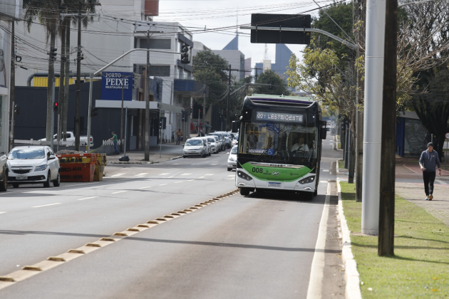 RISCO À SEGURANÇA | Transitar registra mais de 5 mil infrações de desrespeito à faixa exclusiva do ônibus neste ano, em Cascavel