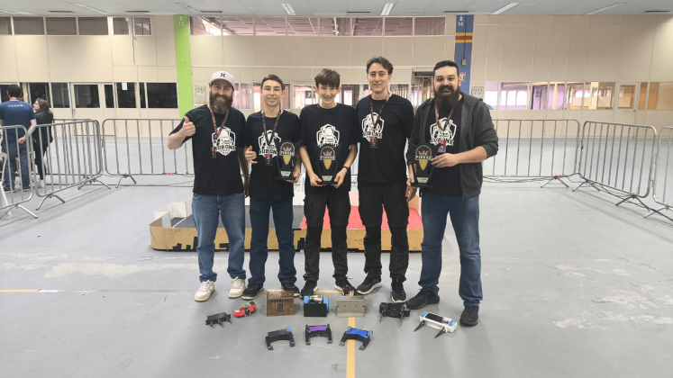 INOVAÇÃO PREMIADA | Equipe da Hub One conquista três troféus na Copa Pinhão de Robótica