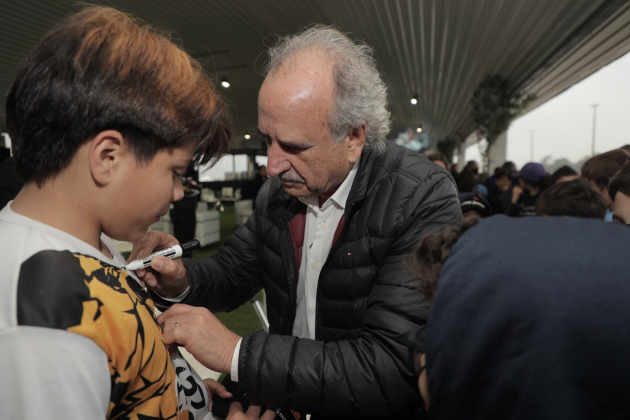 SONHO DE CRIANÇA | Alunos da Rede Municipal de Ensino realizam visita ao Autódromo e vivem um dia de corrida da Stock Car