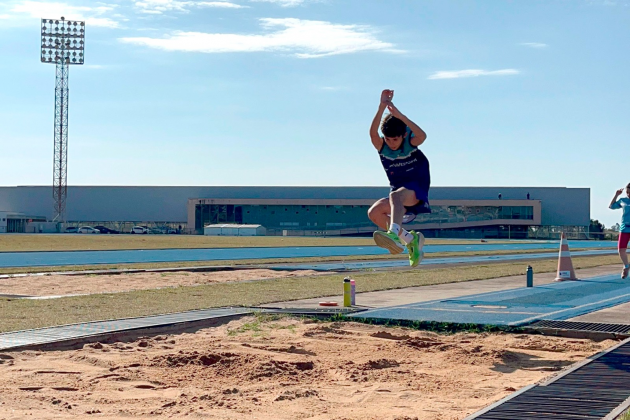 ESPORTE | FMEC tem cerca de 50 vagas gratuitas de aulas de atletismo para crianças e adolescentes no CNTA