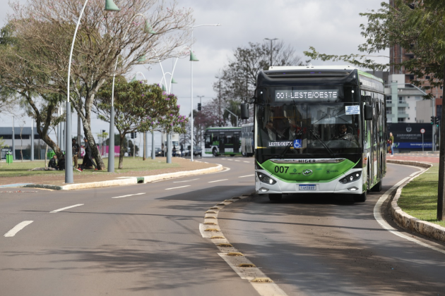 RISCO À SEGURANÇA | Transitar registra mais de 5 mil infrações de desrespeito à faixa exclusiva do ônibus neste ano, em Cascavel