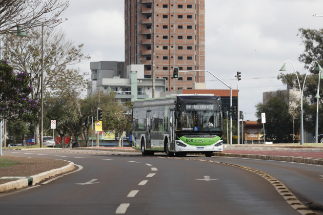 RISCO À SEGURANÇA | Transitar registra mais de 5 mil infrações de desrespeito à faixa exclusiva do ônibus neste ano, em Cascavel
