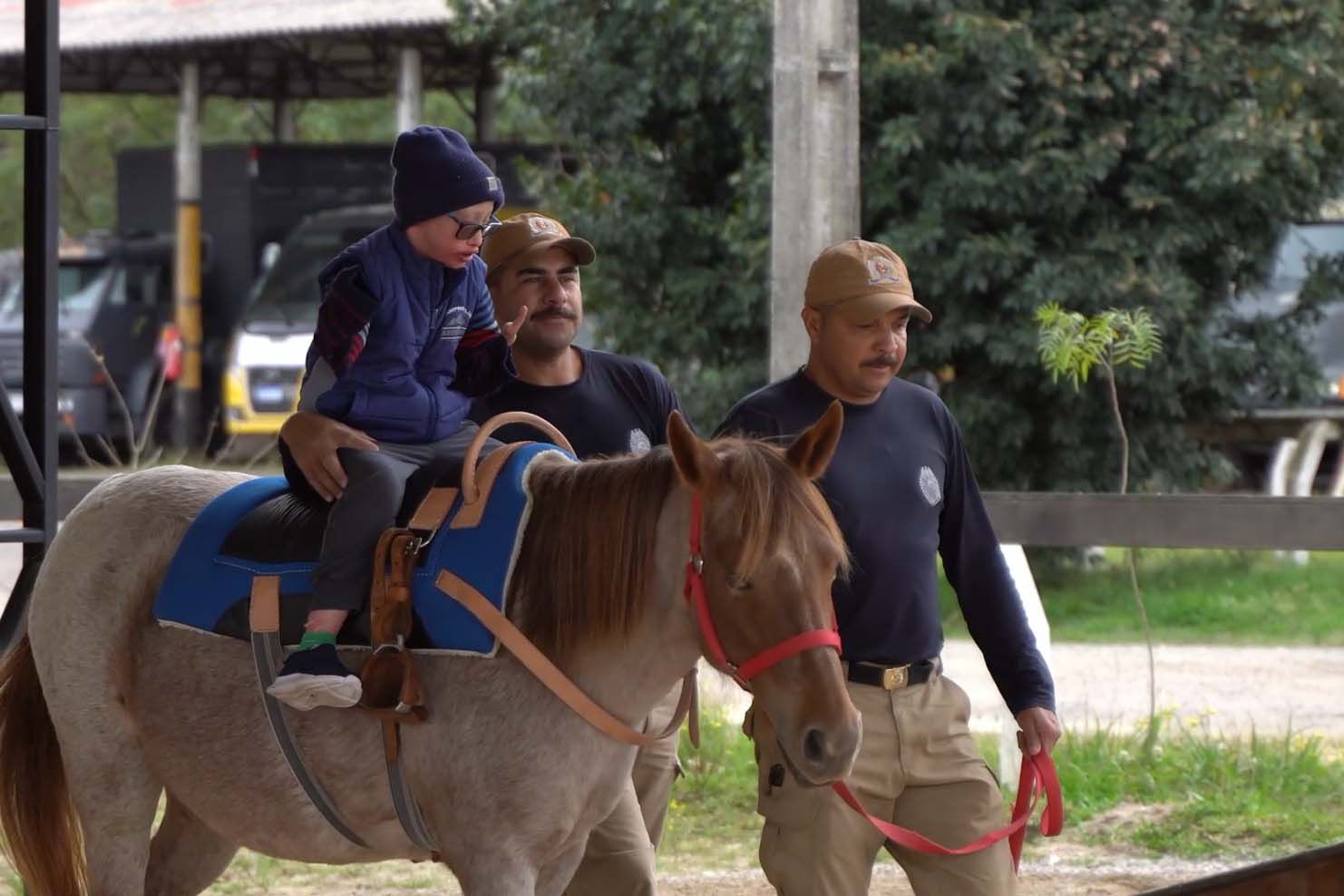 Projeto de equoterapia da Polícia Militar do Paraná amplia atendimento com apoio da Sanepar