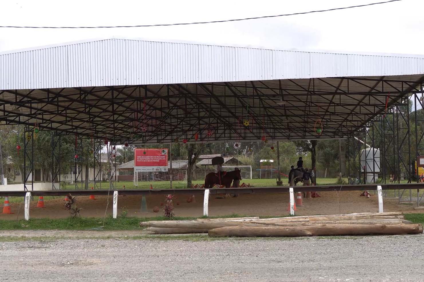 Projeto de equoterapia da Polícia Militar do Paraná amplia atendimento com apoio da Sanepar
